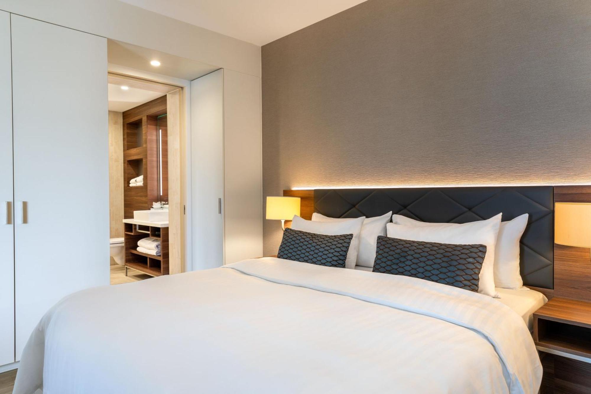 Suite com 1 Quarto, 1 Cama King-size e Sofá-cama