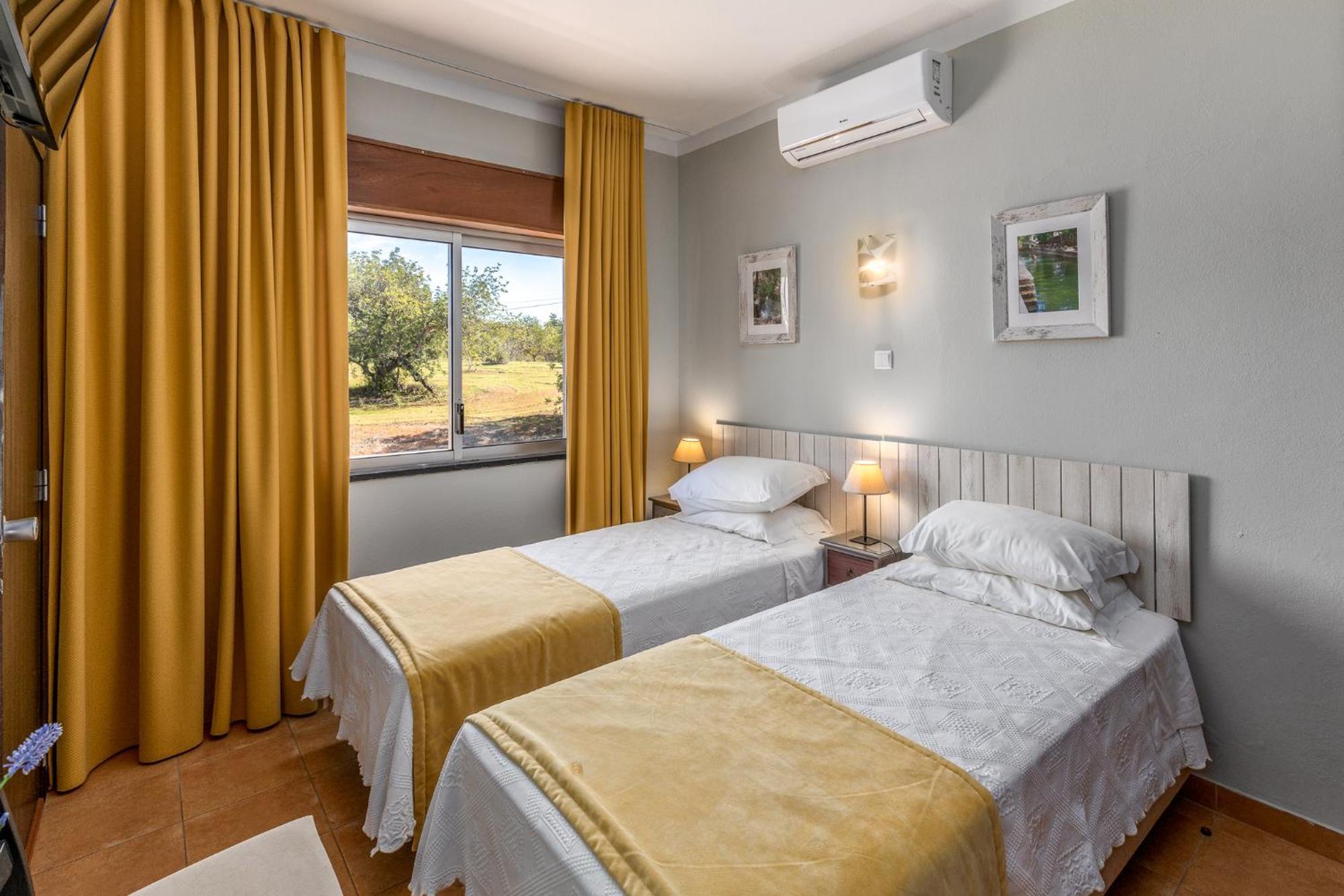 Quarto Twin Standard
