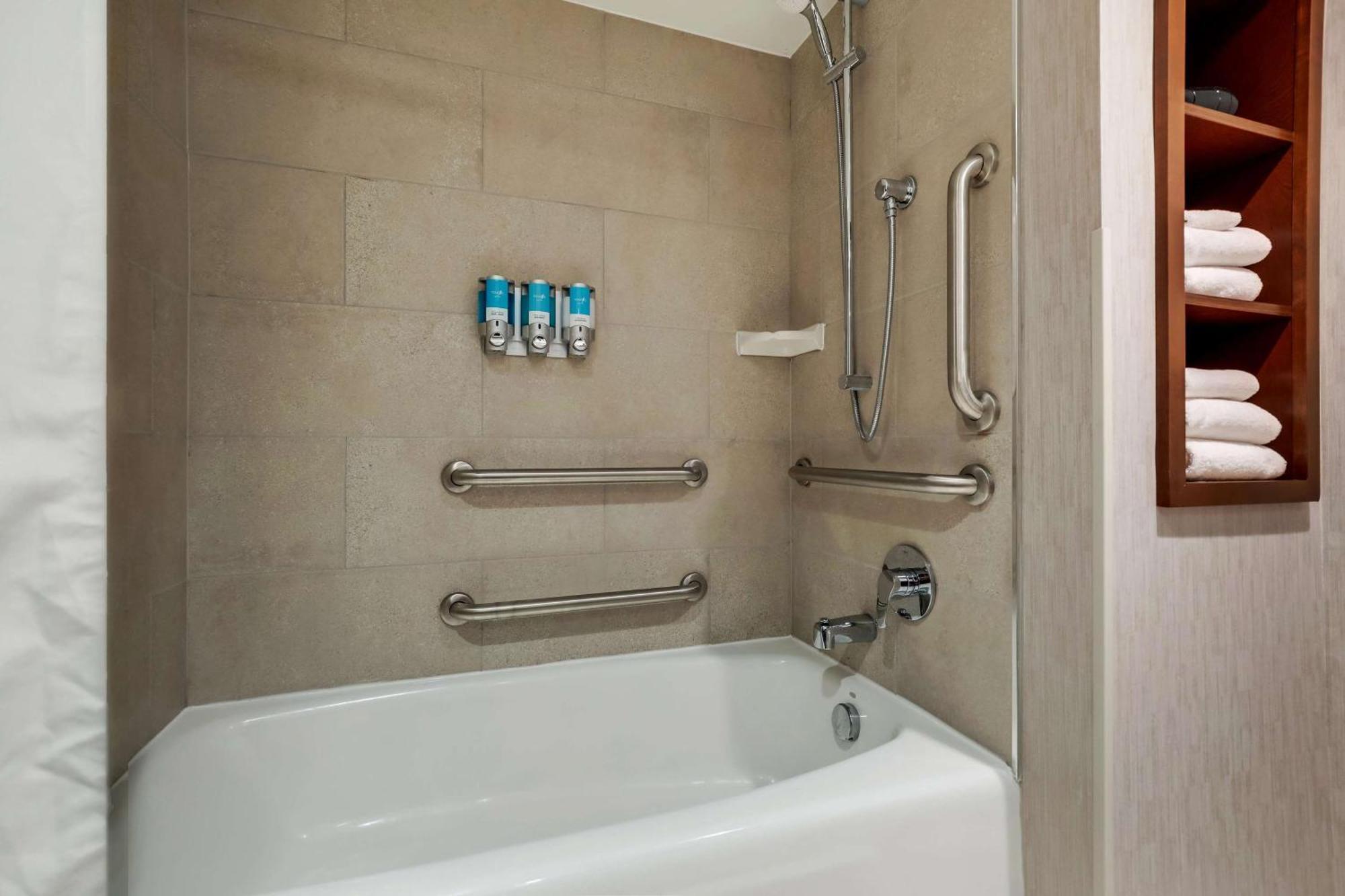 King Suite with Sofa Bed - Accessible, Tub