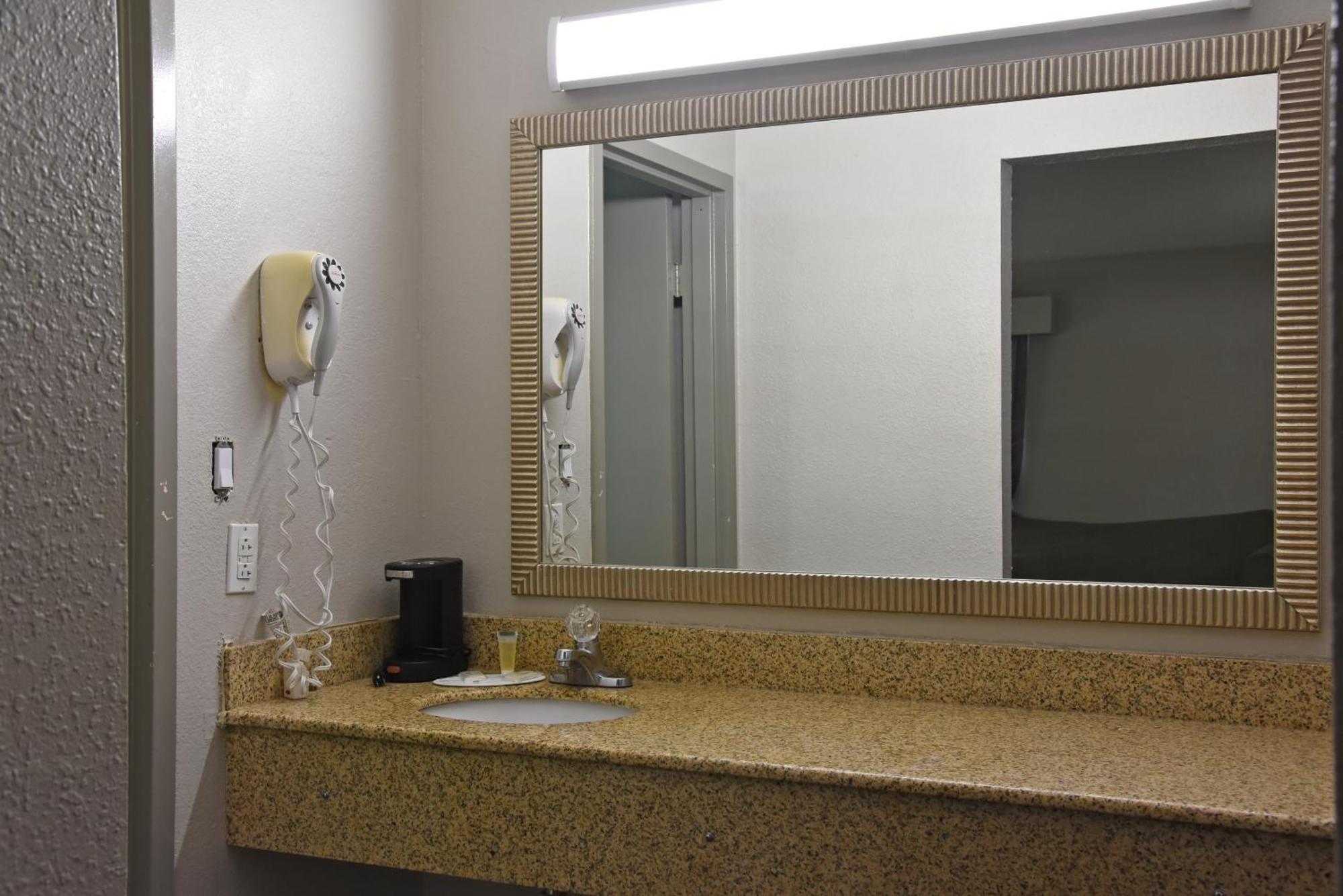 King Room - Mobility Access/Non-Smoking