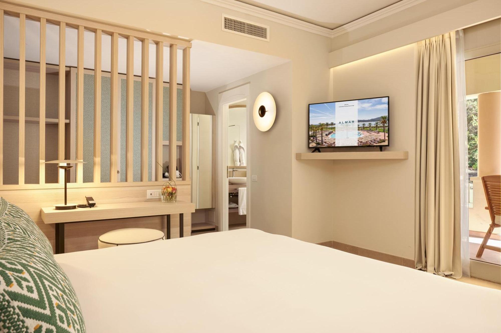 Deluxe Doppelzimmer zur Buchtseite