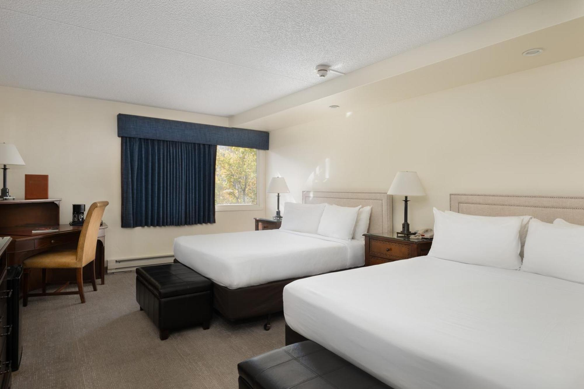 Queen Room with Two Queen Beds - Mountain View
