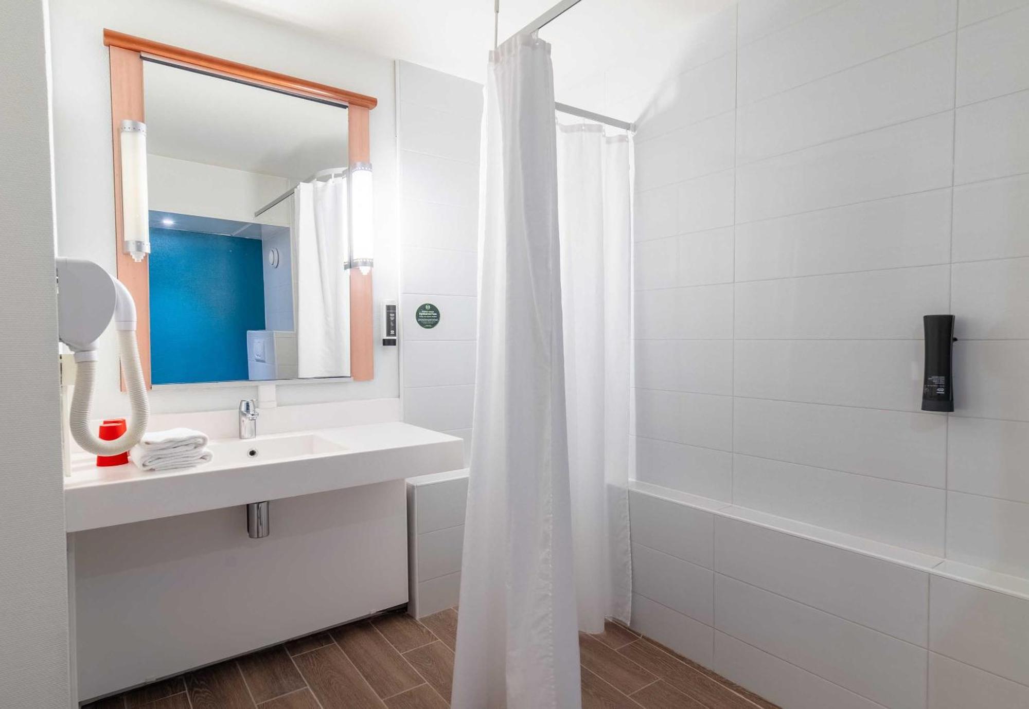 Chambre Double - Accessible aux Personnes à Mobilité Réduite
