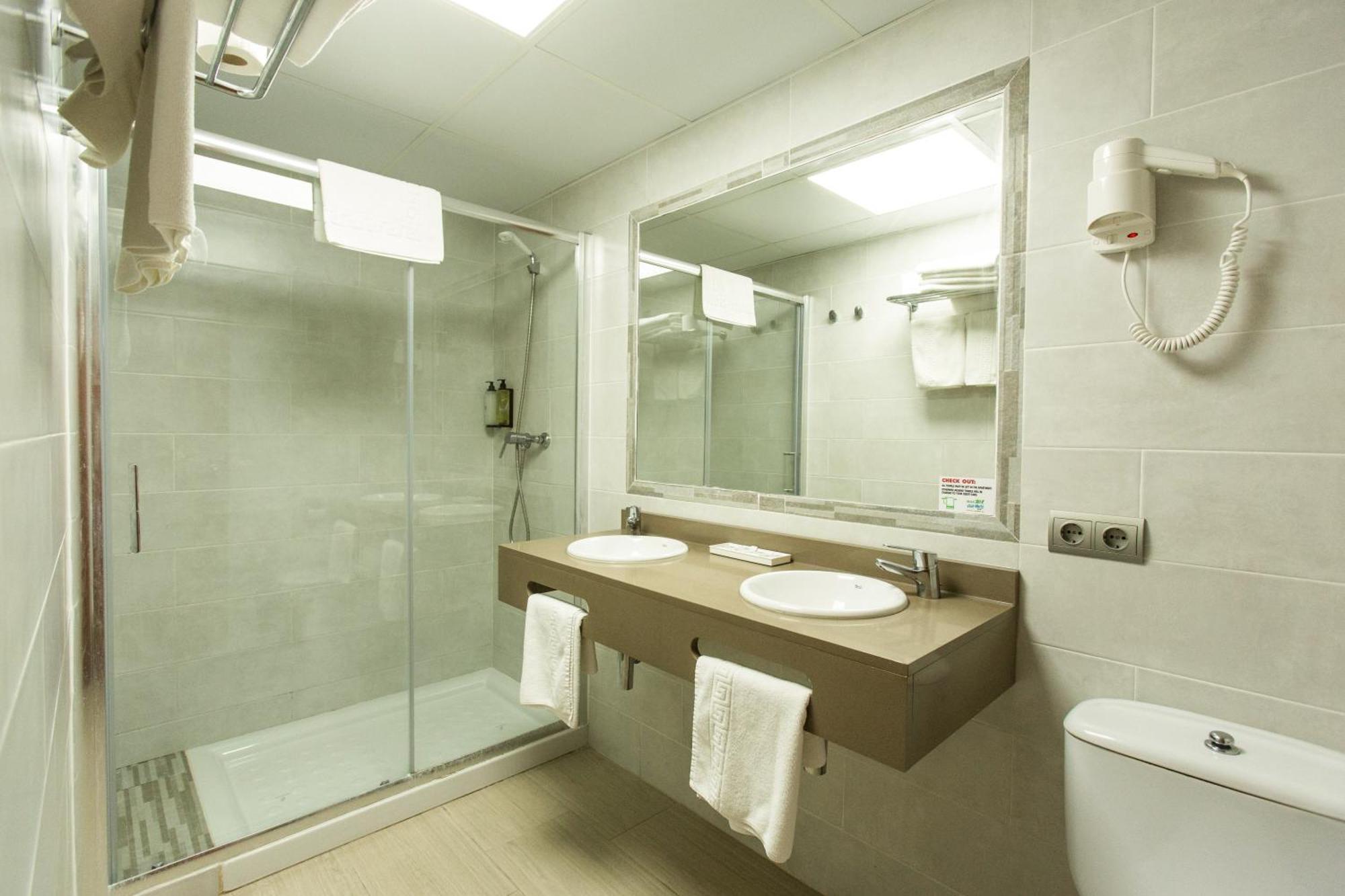 Suite met 2 Slaapkamers en Uitzicht op Zee