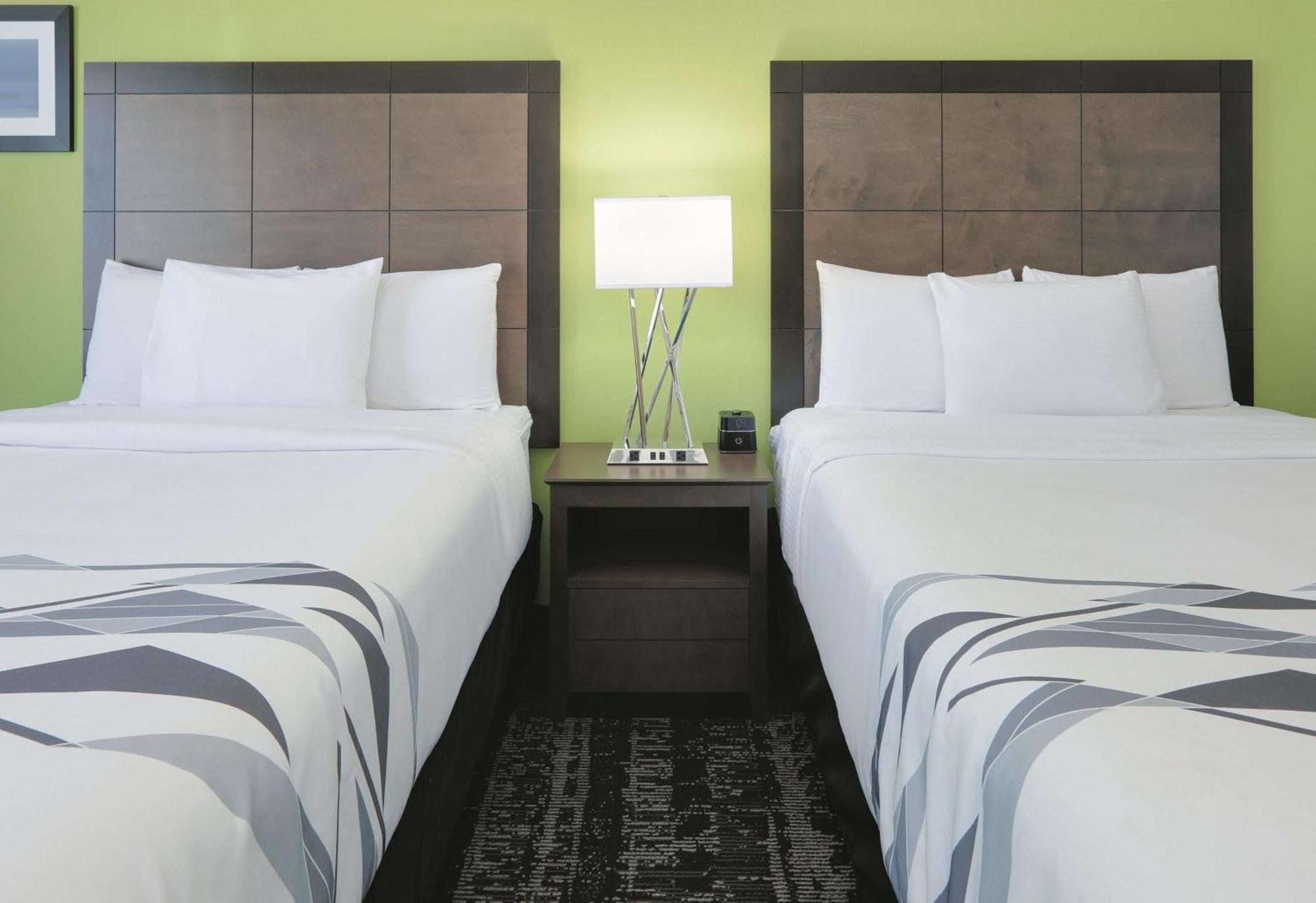 Queen Room with Two Queen Beds - Mobility Hearing Access/Roll-In Shower/Non-Smoking