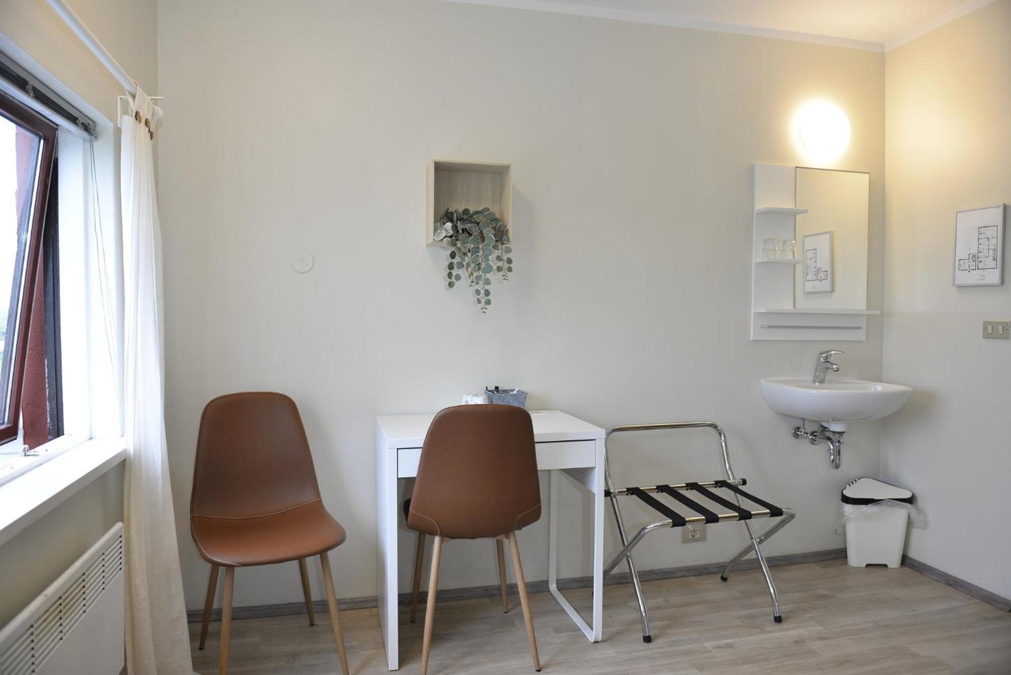 Chambre Double ou Lits Jumeaux avec Salle de Bains Commune