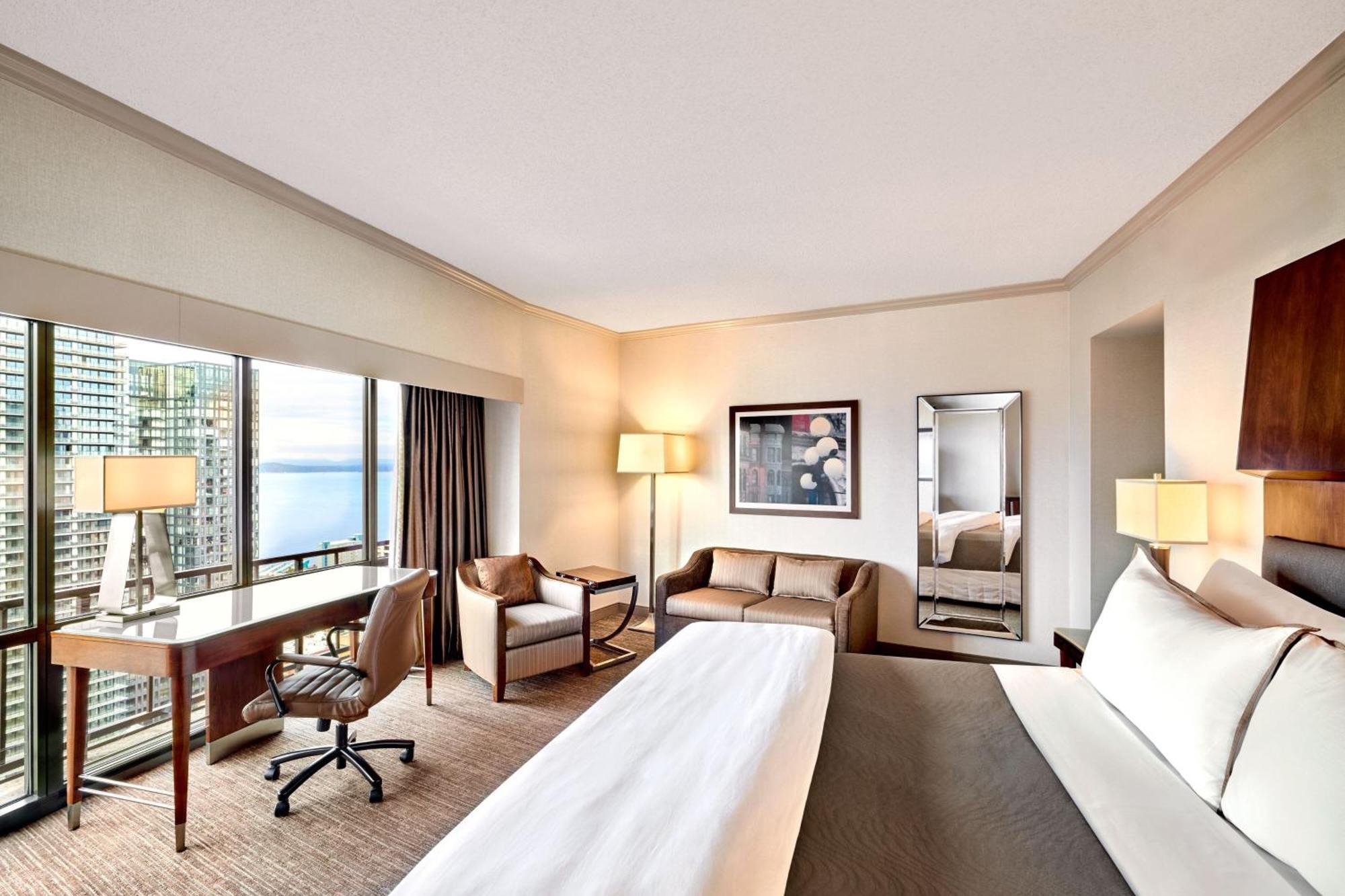 Premium City View, Guest room, 1 King, Sofa bed, City view,1625480591:JPEG