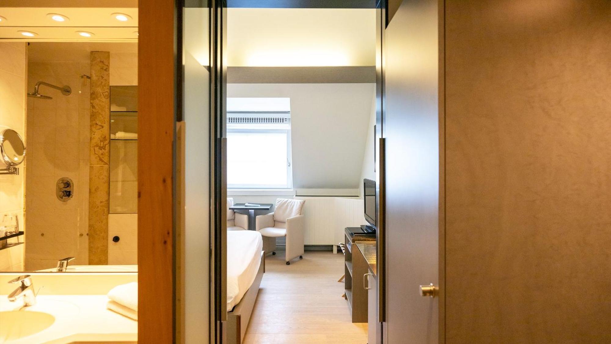 King Room,1627227658:JPEG