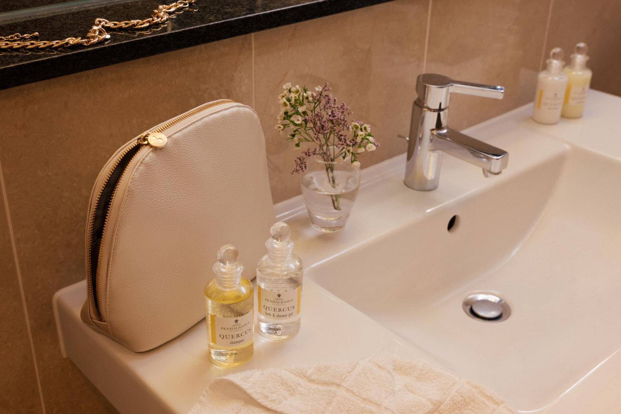 Deluxe Double,1627929765:JPEG