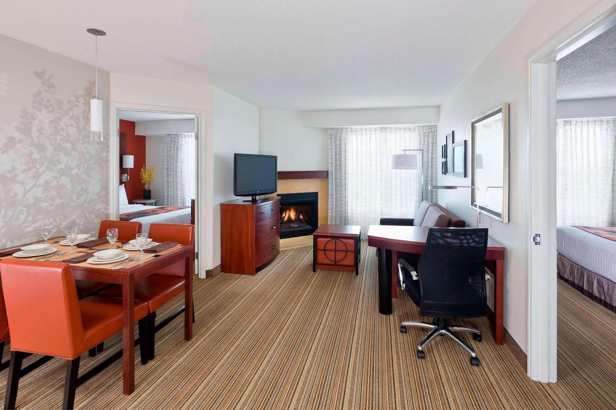 Two-Bedroom Suite with Roll-in Shower - Mobility and Hearing Accessible