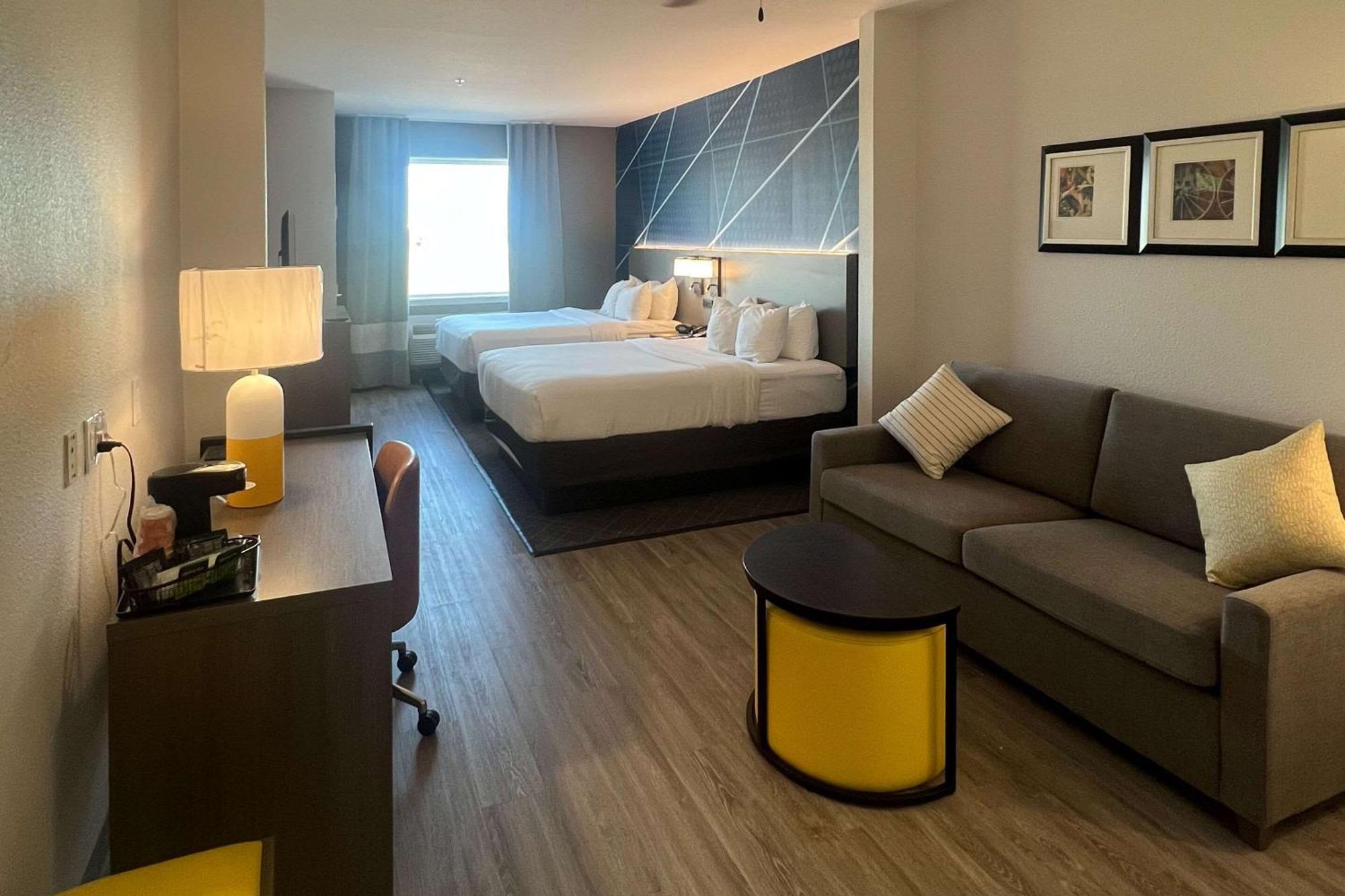 Queen Suite with Two Queen Beds - Non-Smoking