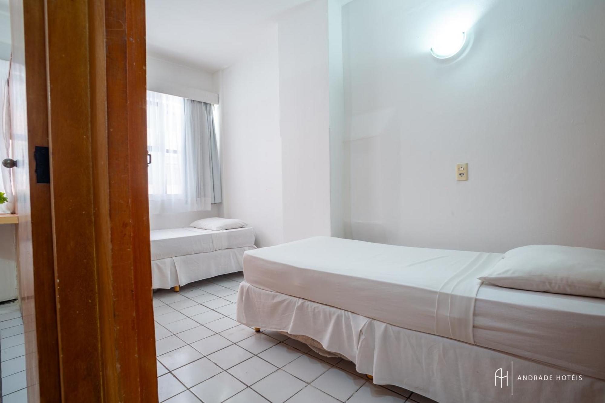Quarto Econômico com 2 Camas de Solteiro