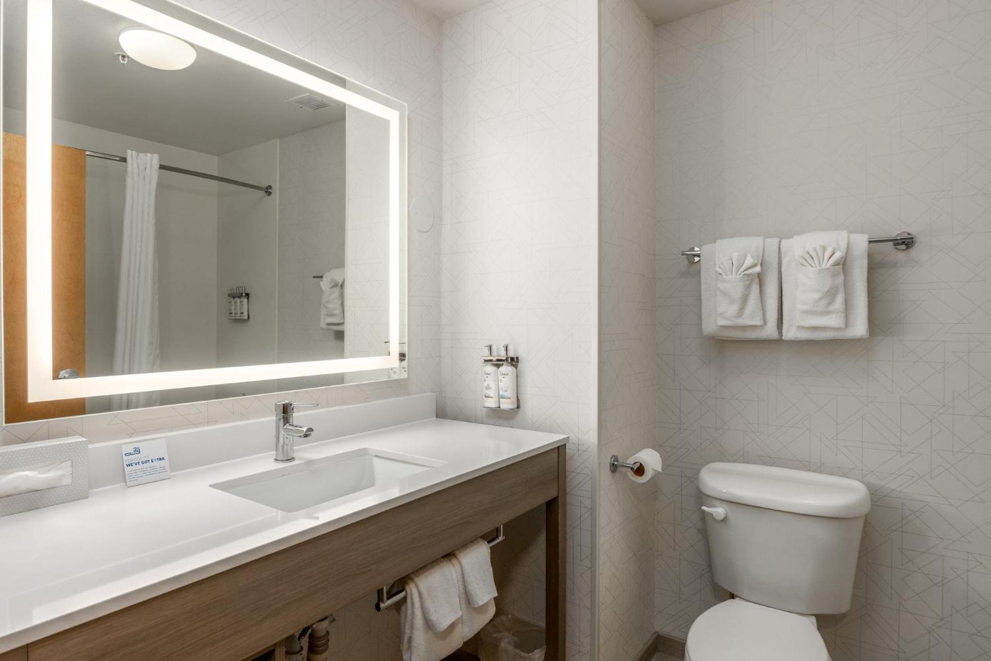 Queen Room with Two Queen Beds - Disability Access with Bath Tub