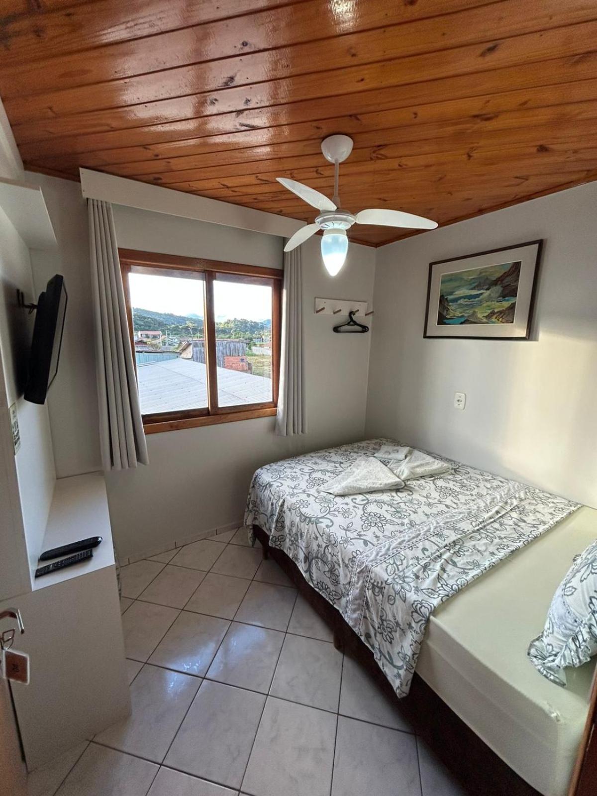 Quarto Duplo com Banheiro Compartilhado