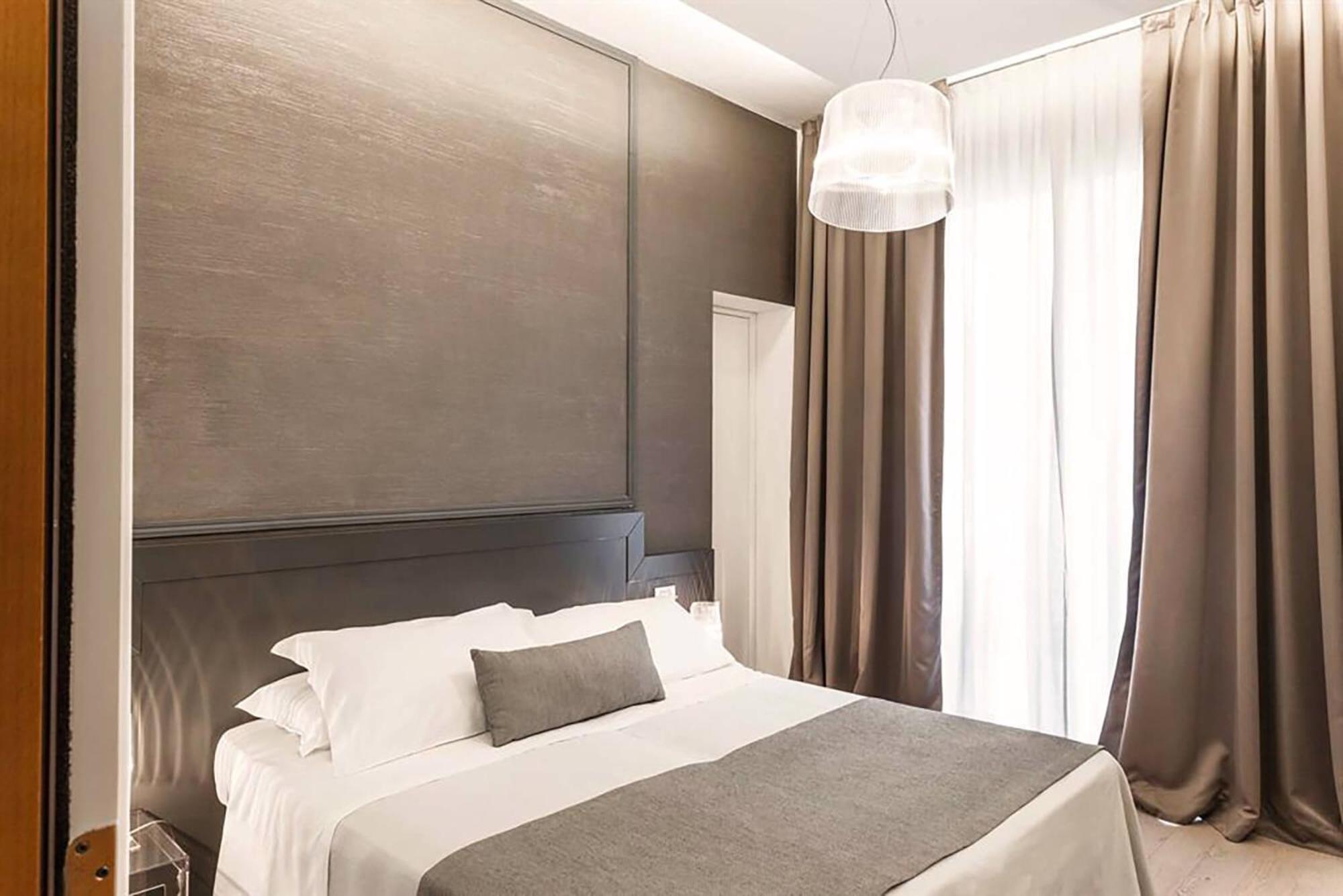 Connecting Room