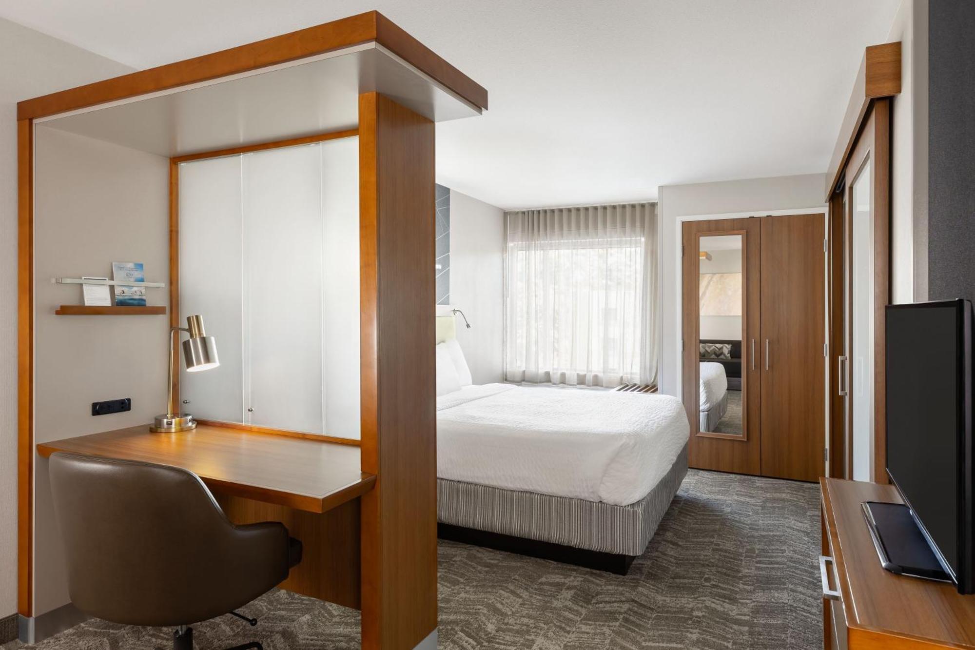 Deluxe King Suite,1630887879:JPEG