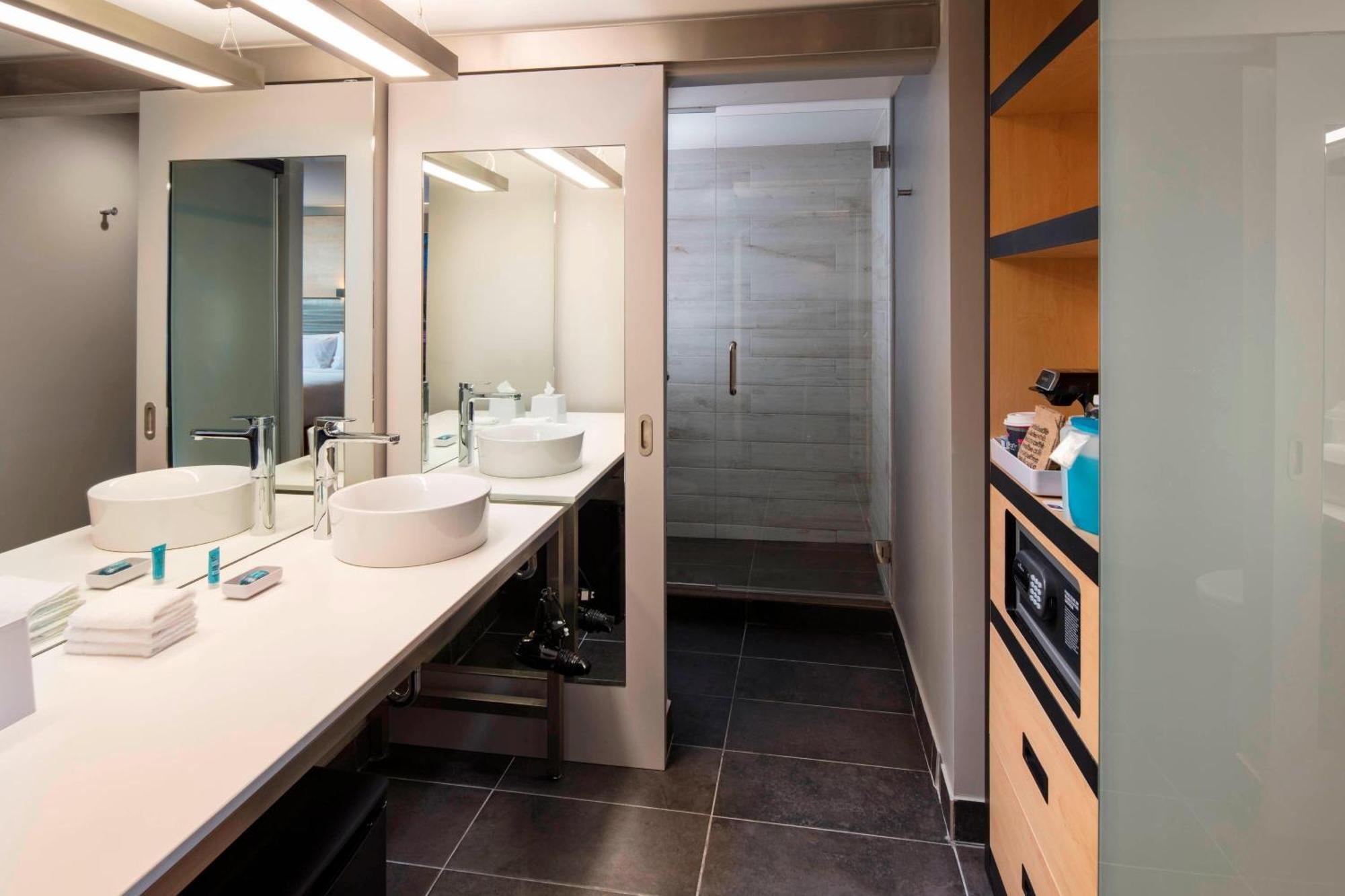 Aloft Guest Room, Guest room, 2 Double
