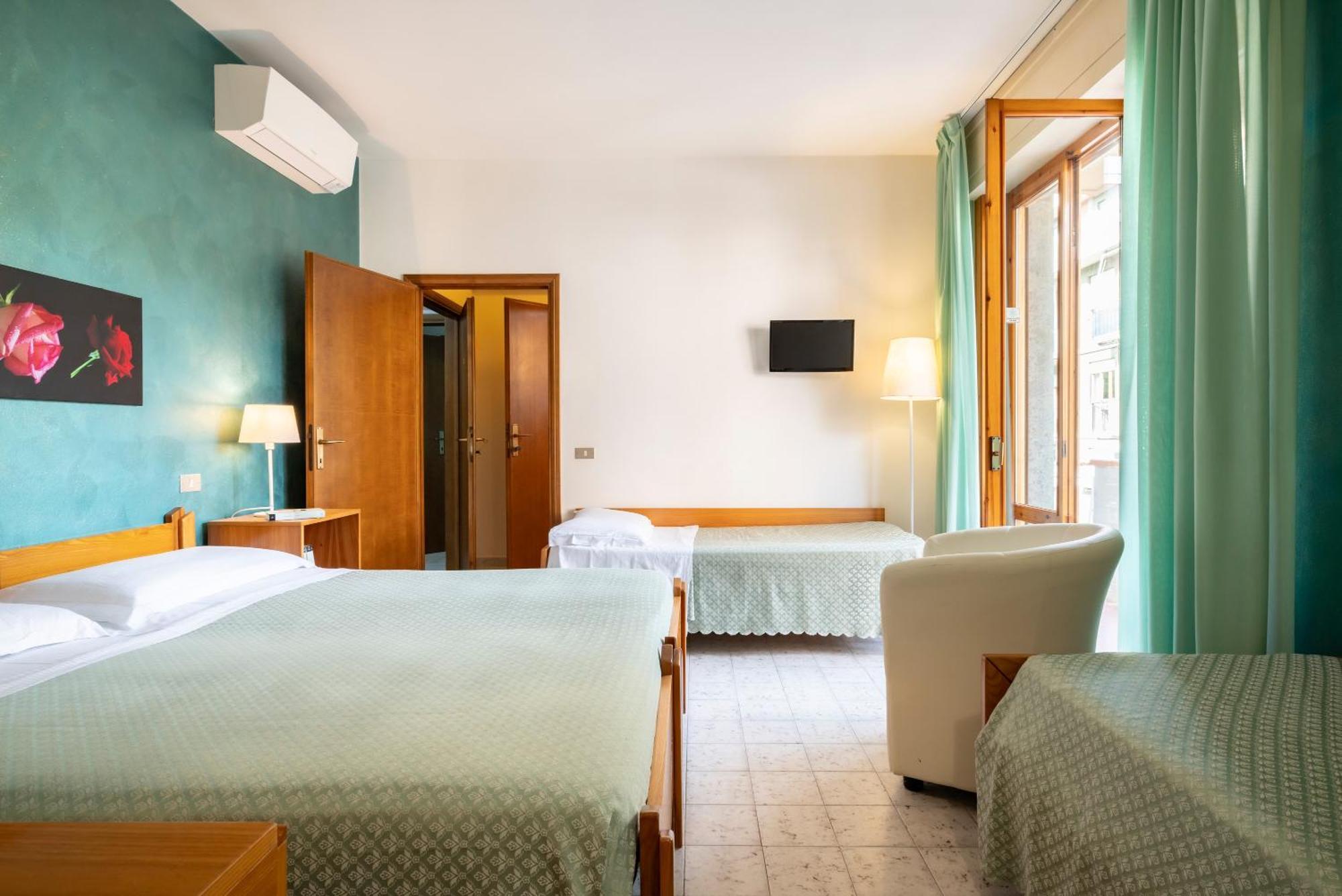 Vierbettzimmer mit Balkon