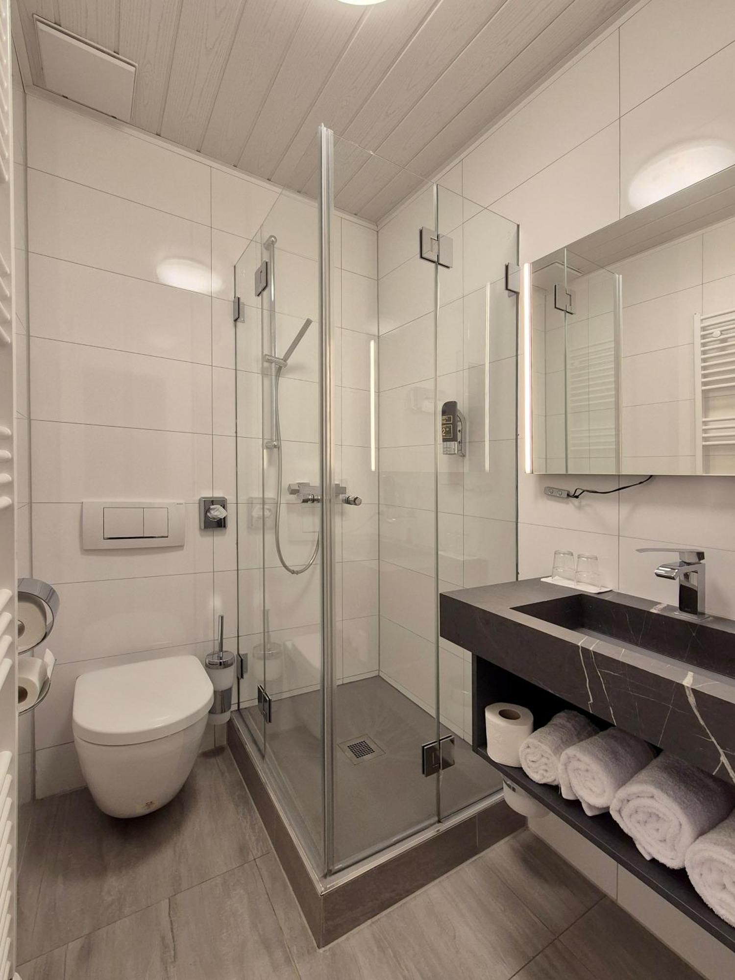 Double Room with Balcony,1632206981:JPEG