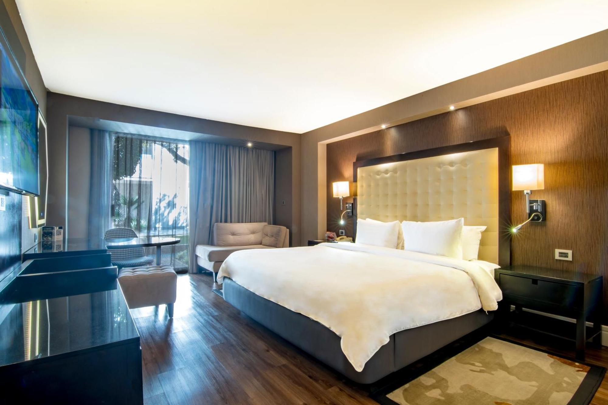Deluxe King Room