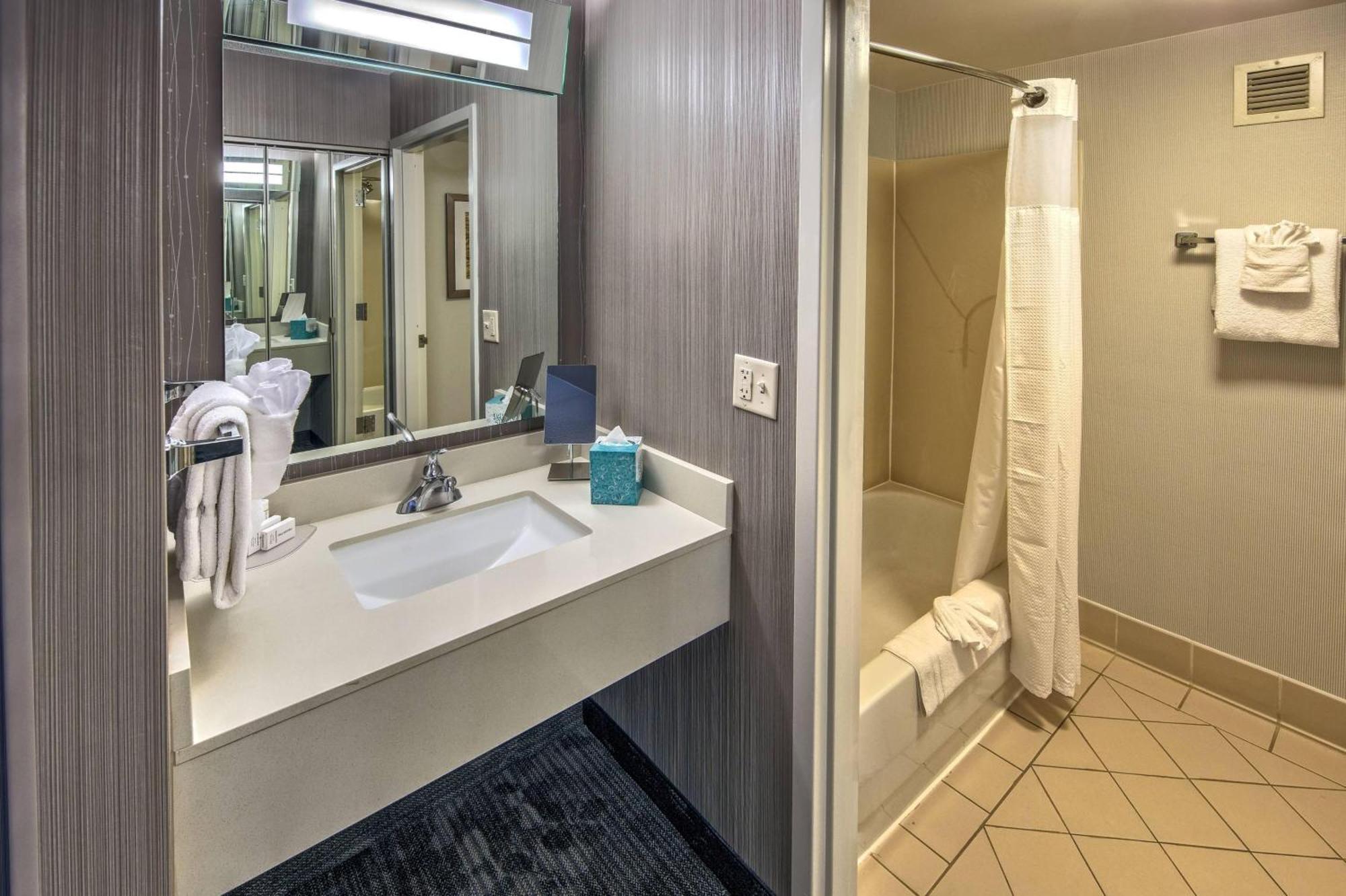 Queen Room with Two Queen Beds, Courtyard View and Bathtub - Mobility Access/Hearing Accessible