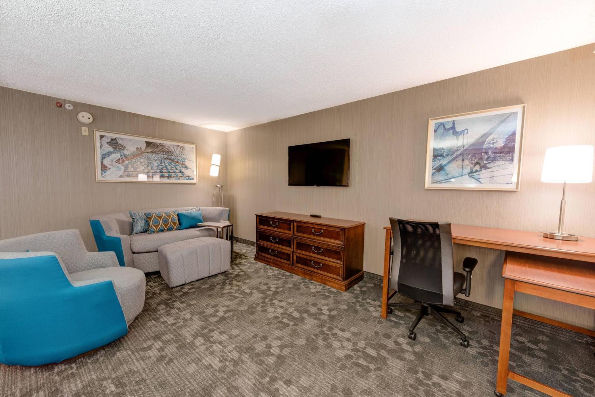 Larger Guest room, 1 King, Sofa bed,1696623540:JPEG