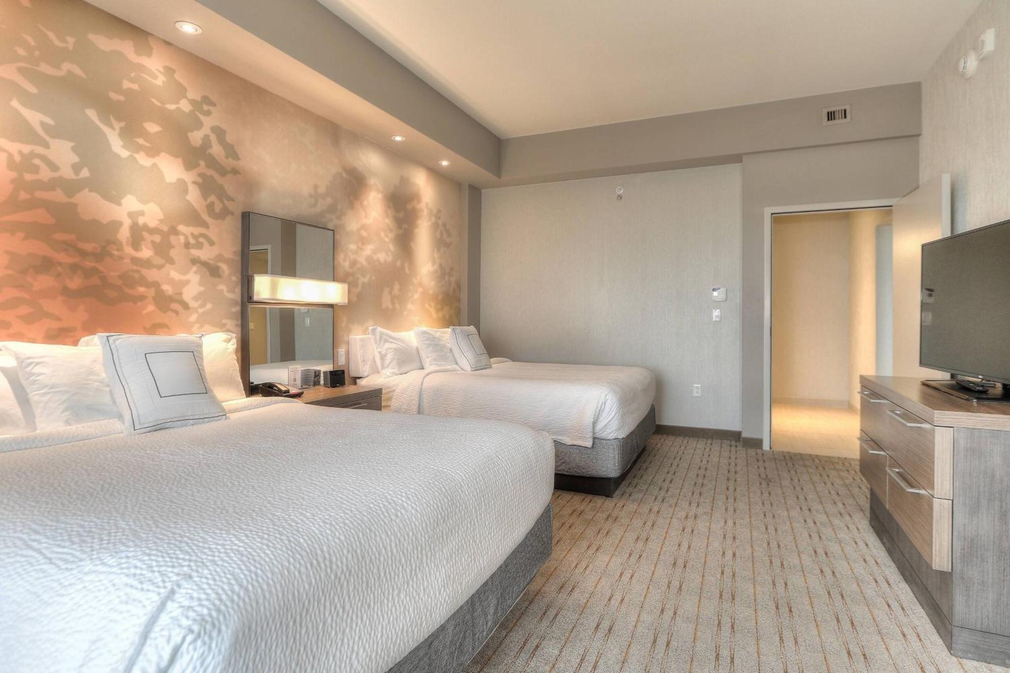 One-Bedroom Queen Suite with Two Queen Beds, River View and Sofa Bed