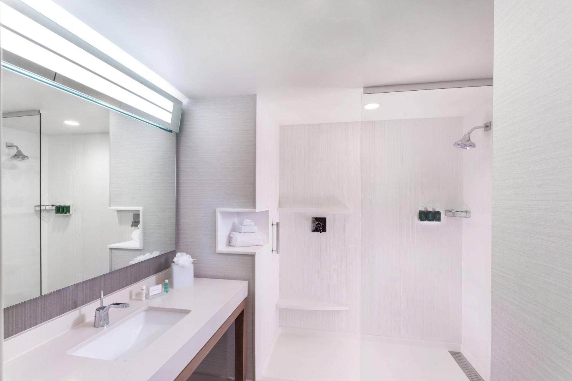 Queen Room Two Queen Beds Roll Shower Transfer Shower Mobility Access or Hearing Accessible,1632295628:JPEG