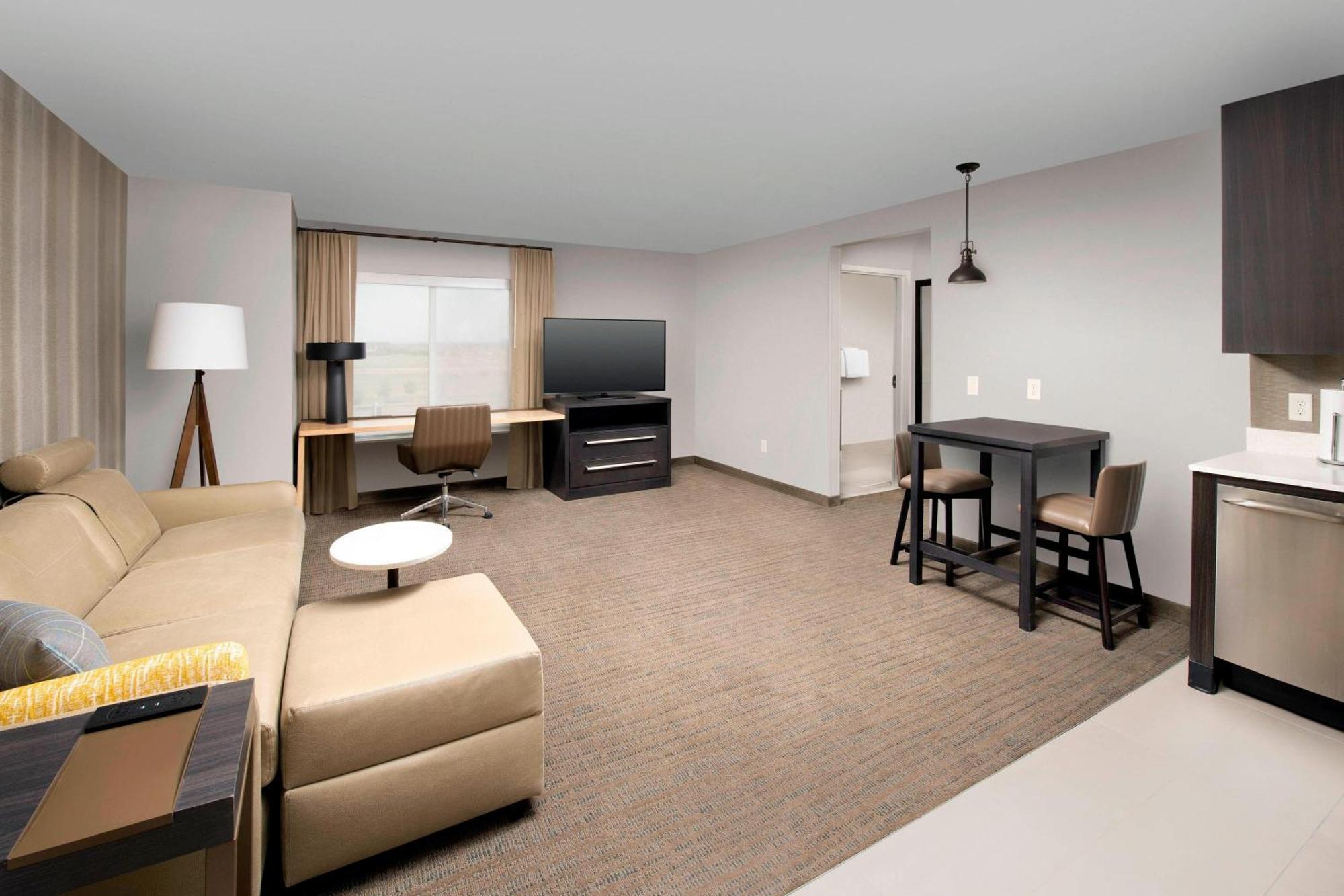 One-Bedroom Suite,1633033611:JPEG