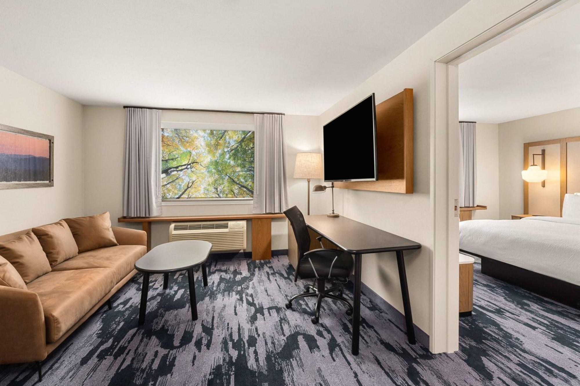 One-Bedroom King Suite with Partial City View - Hearing Accessible