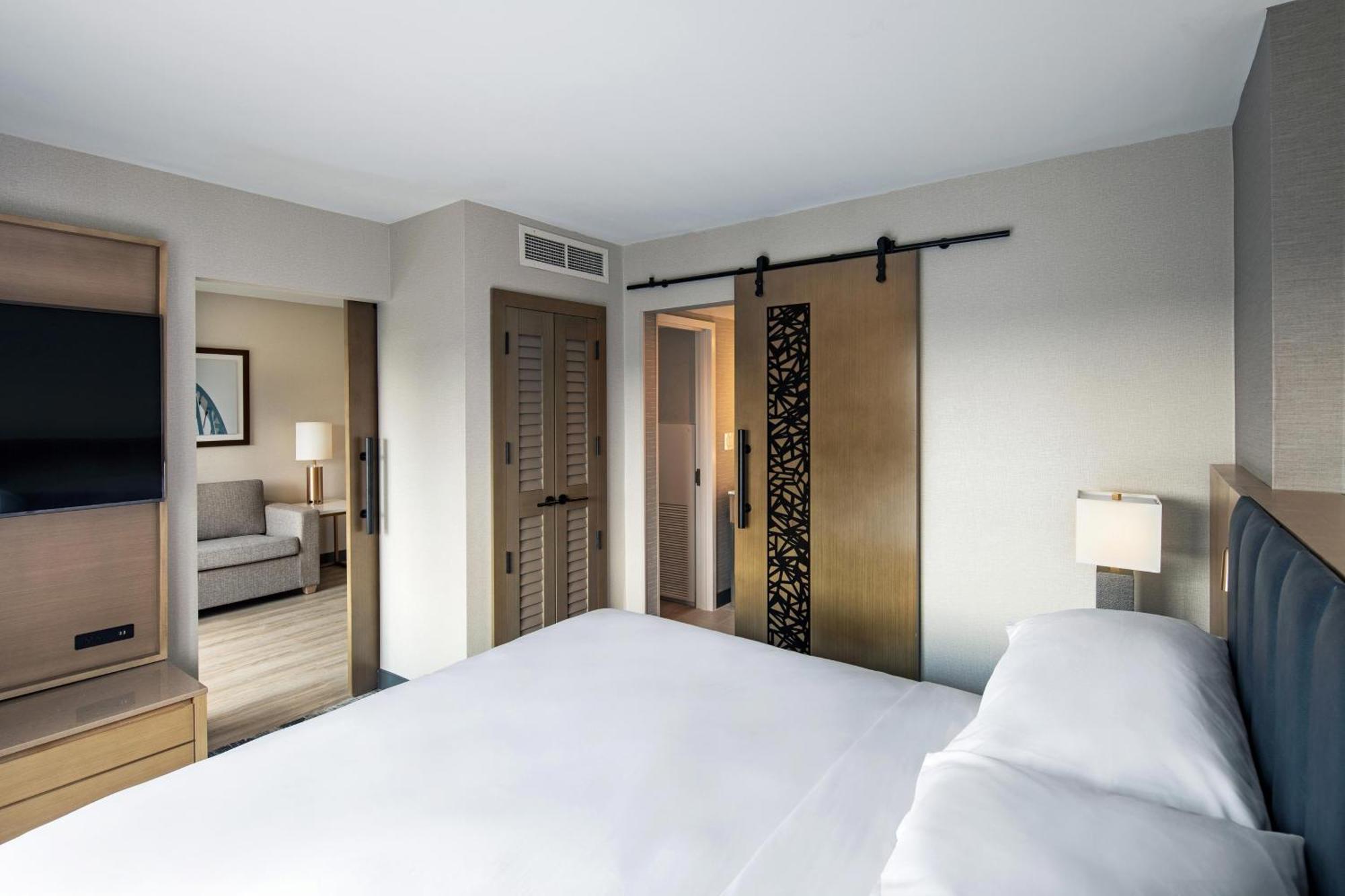 2 Bedroom Suite Bedroom 1 1 King Bedroom 2 2 Queen Sofa bed,1634400977:JPEG