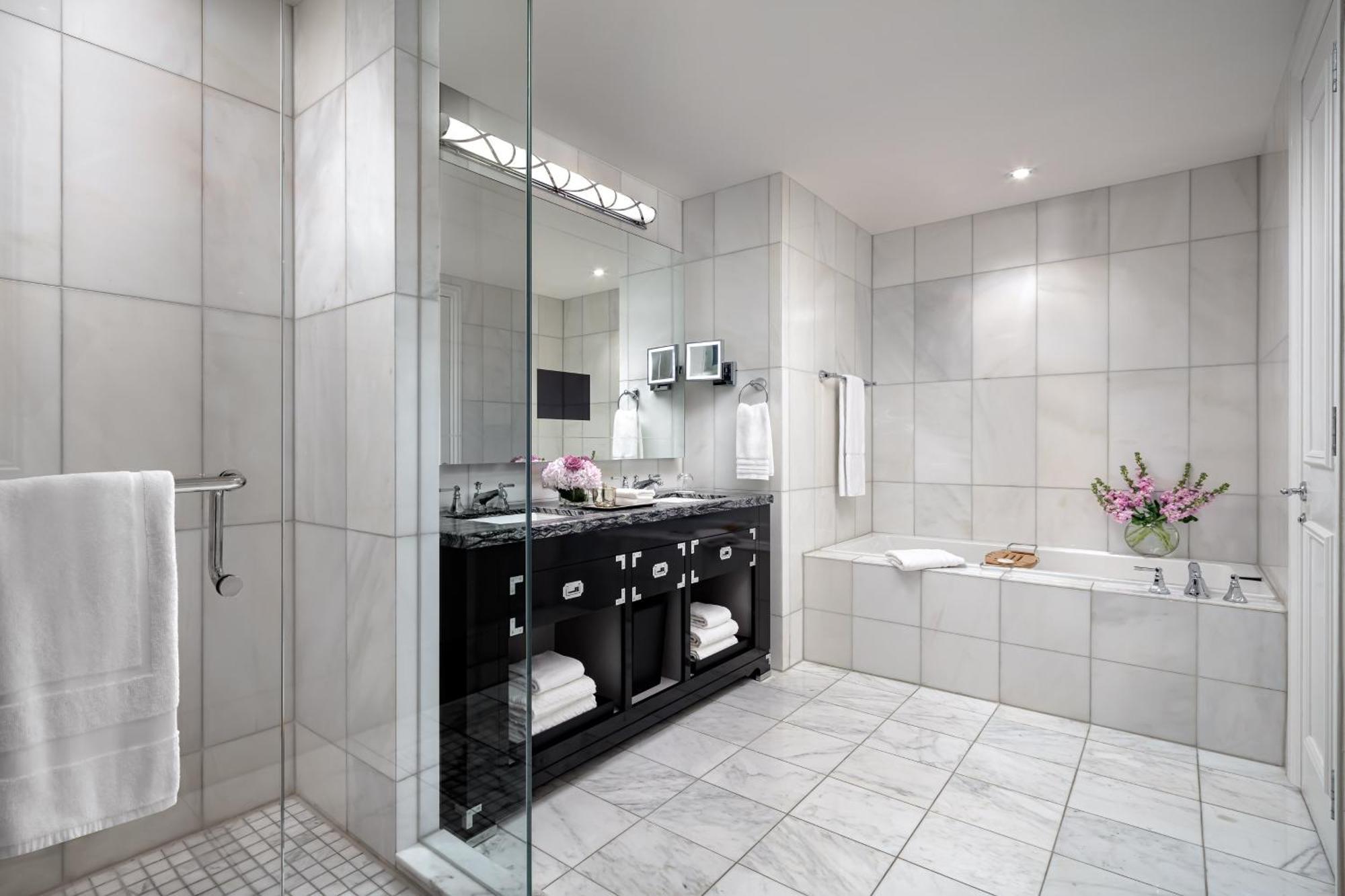 Deluxe Suite met 2 Slaapkamers en Uitzicht op de Stad