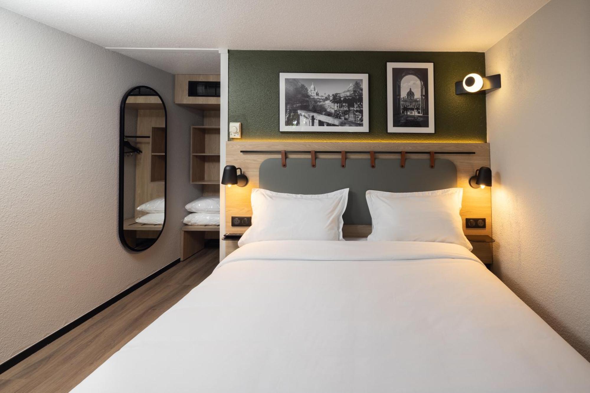 Standard Room - 1 Queen Bed,1729985093:JPEG