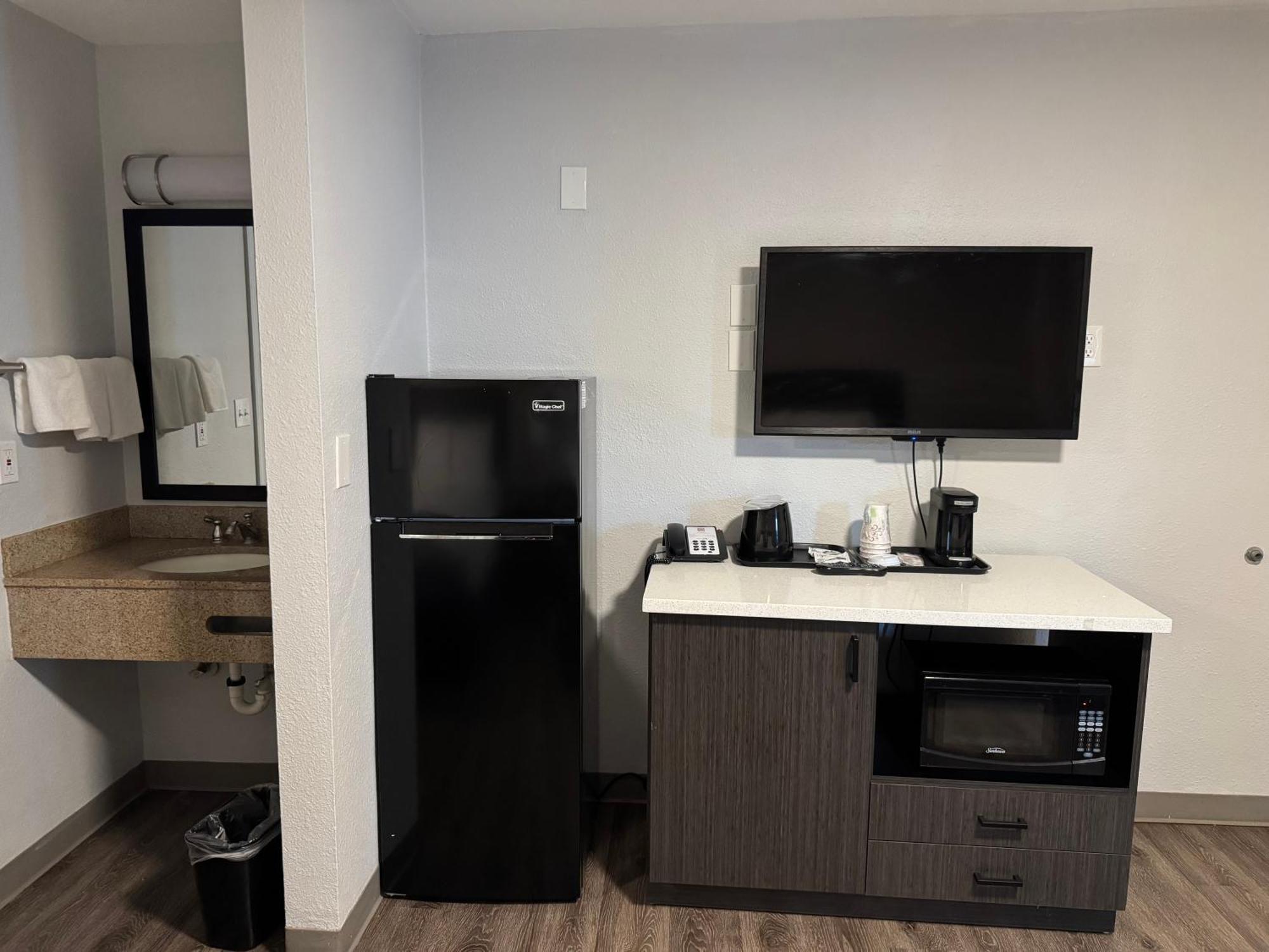 2 Queen Beds | Non-Smoking, Micfridge