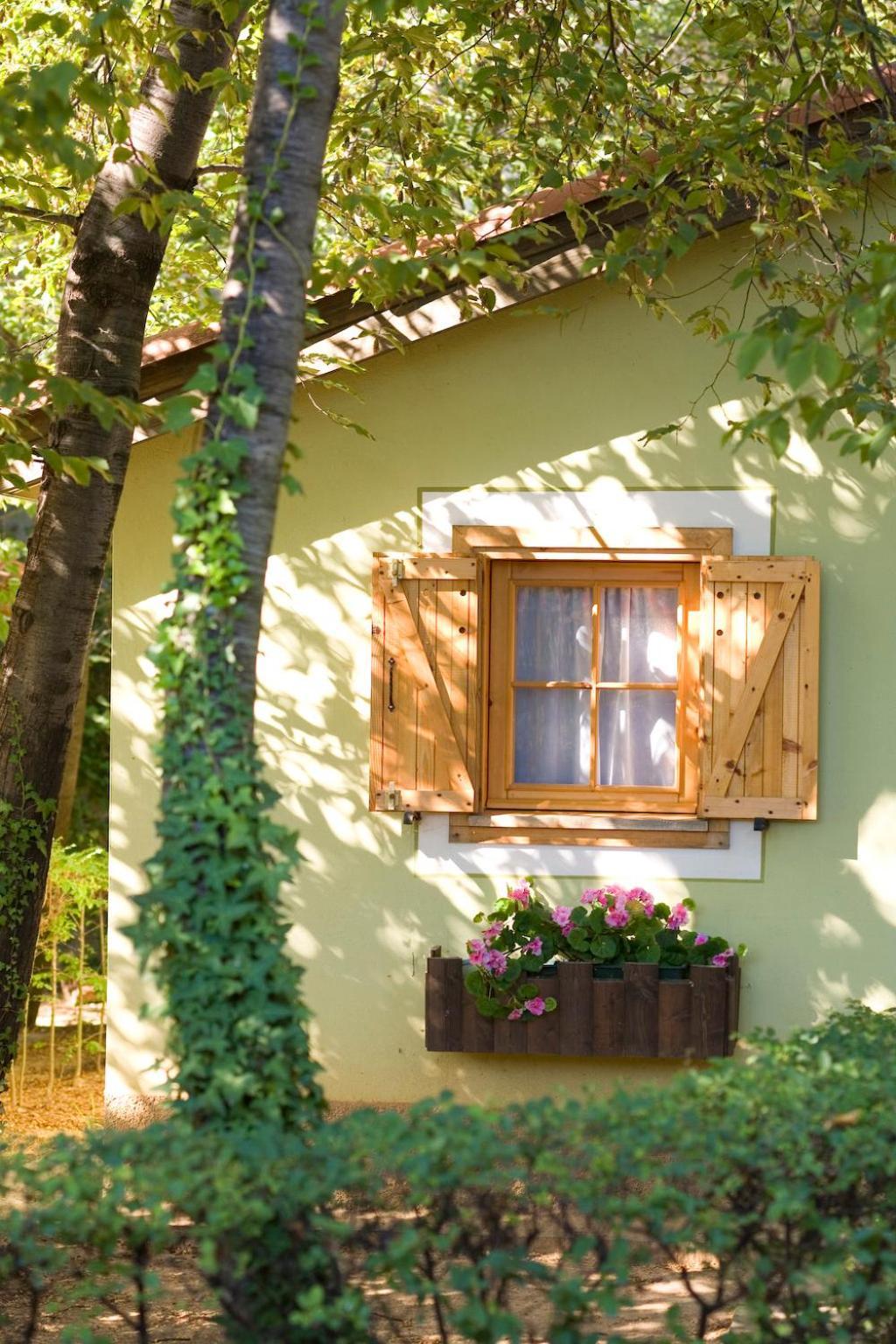 One-Bedroom Bungalow,1636748889:JPEG