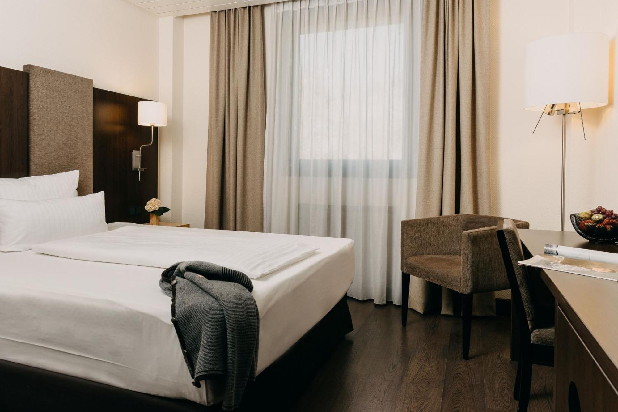 Gemütliches Zimmer mit Waldblick