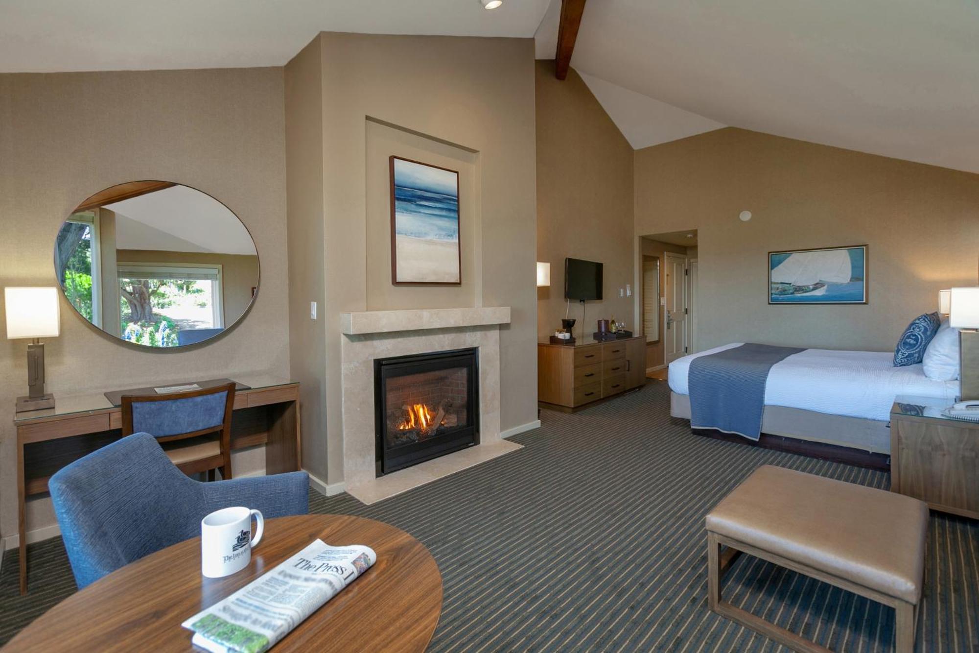 Deluxe King Room with Fireplace