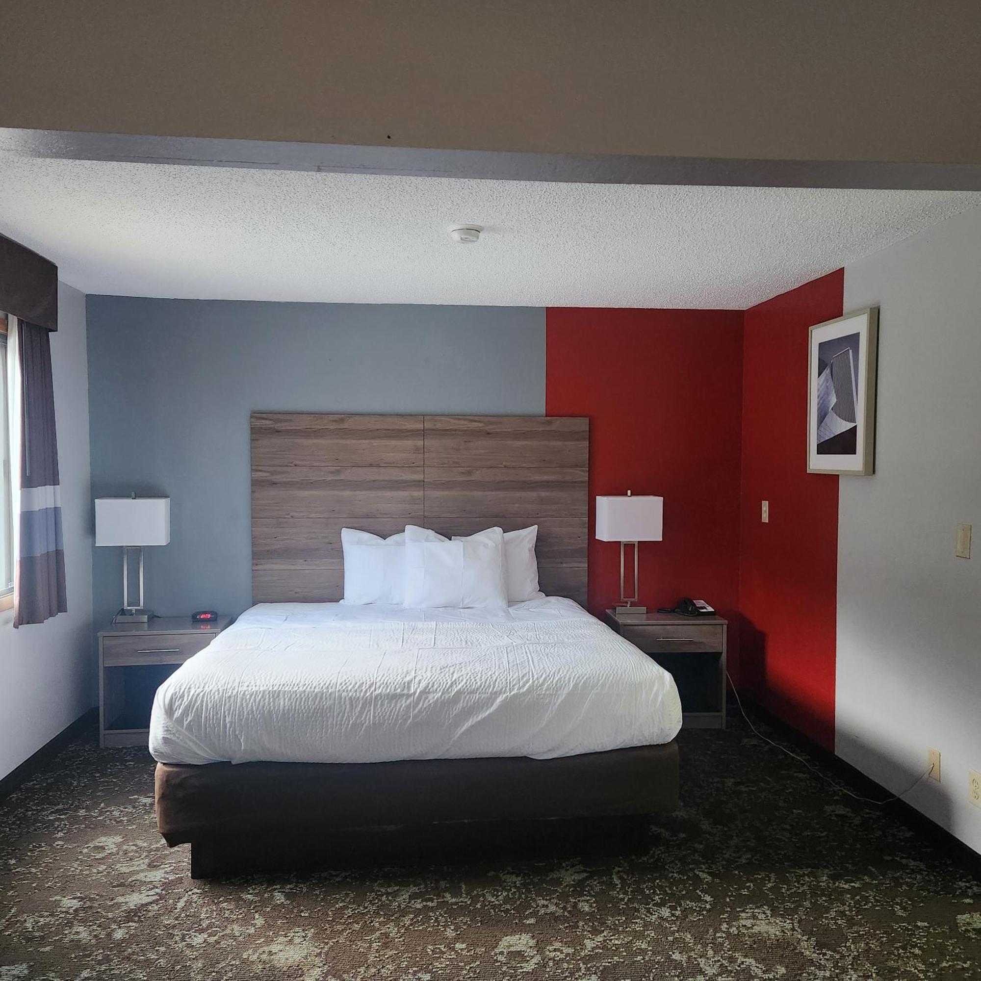 Deluxe King Room - Non-Smoking