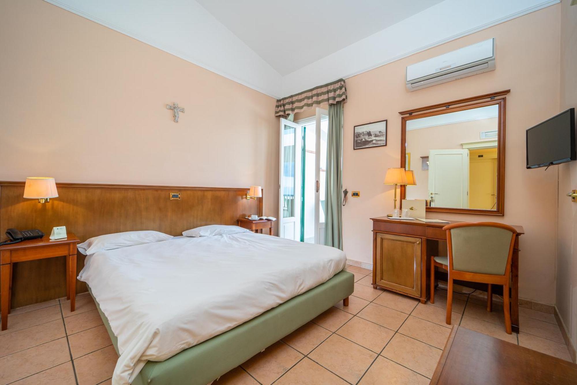Double Room with Balcony,1639554183:JPEG
