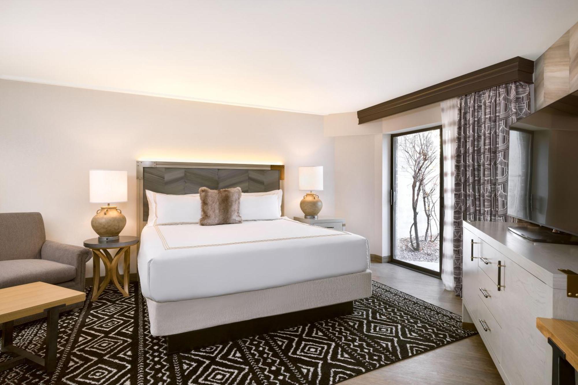 Lodge: King Room