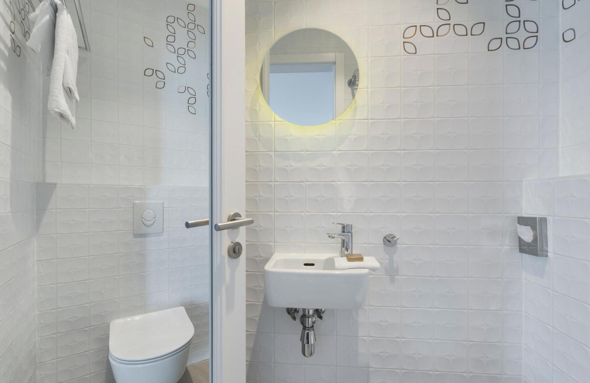 Deluxe Junior Suite with Swim-Up