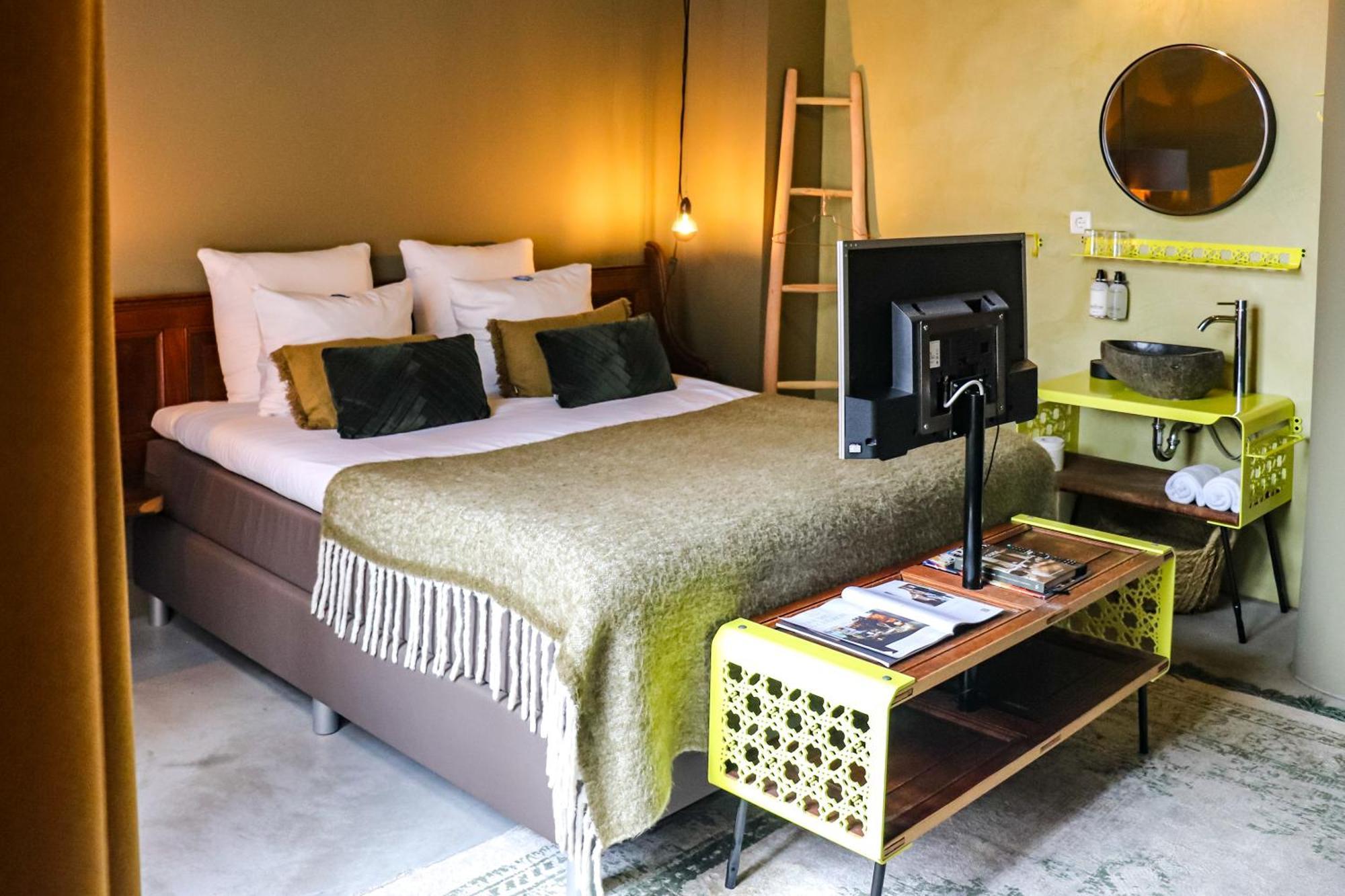 Deluxe Room,1642369935:JPEG