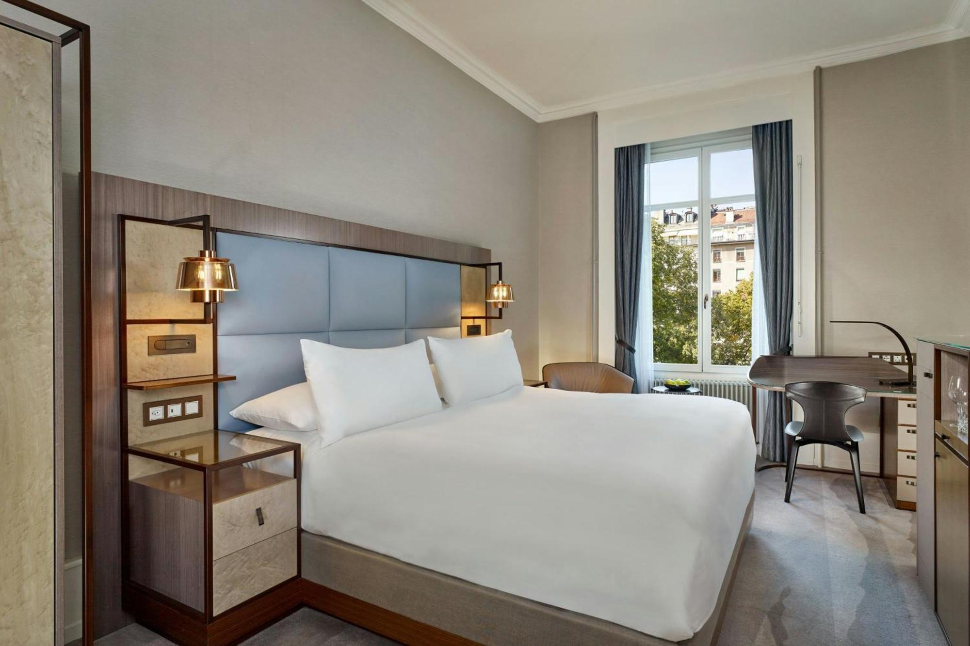 Habitación Clásica con cama extragrande y vistas al jardín