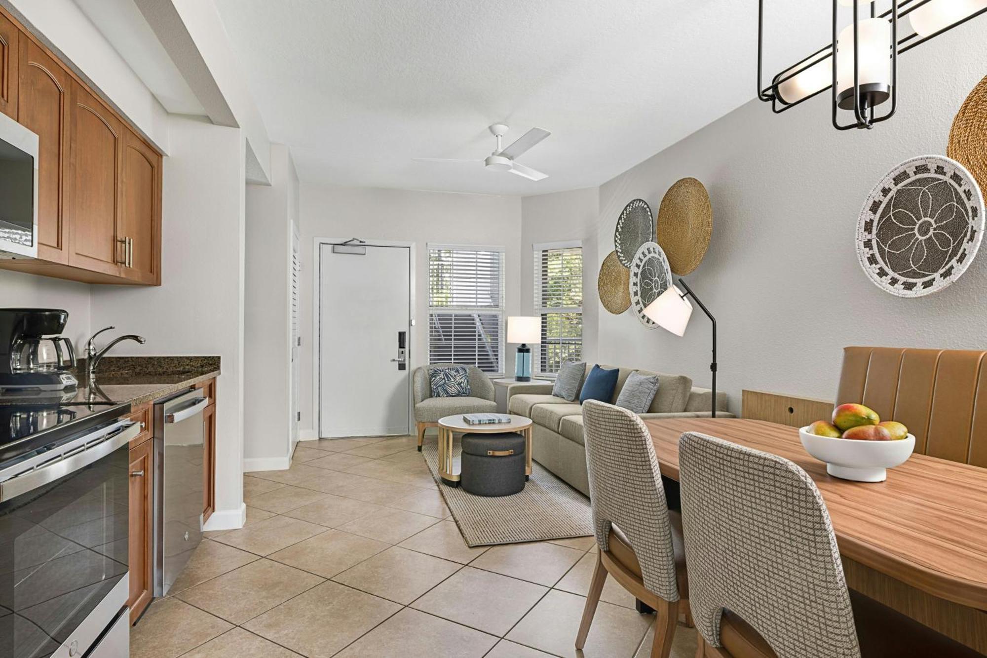 1 Bedroom Suite 1 Queen Sofa bed,1643143095:JPEG