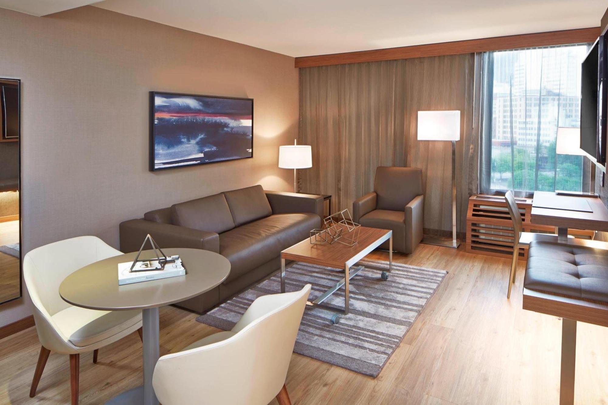 1 Bedroom Suite, 1 King, Sofa bed