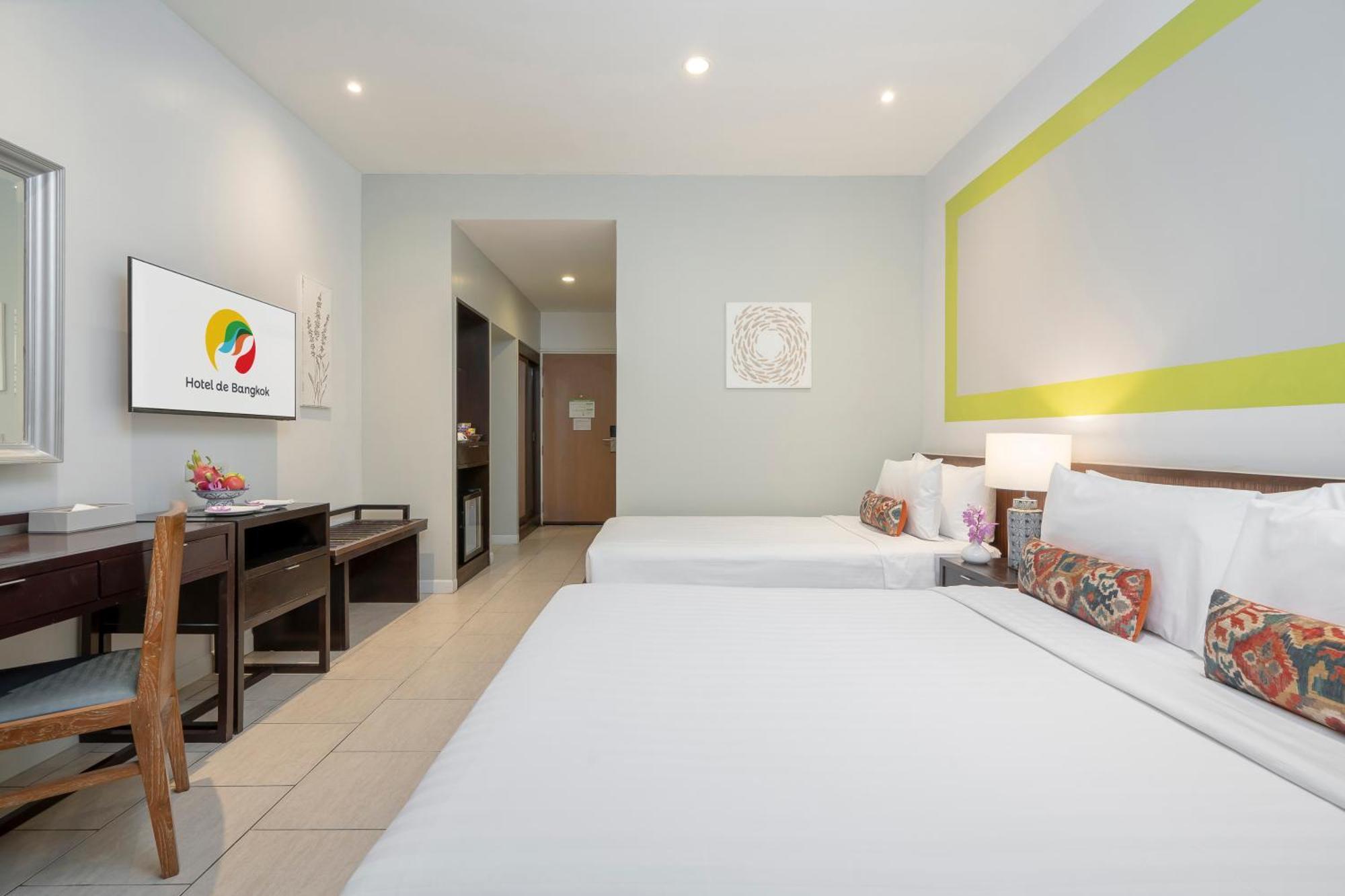 Urban Triple Room
