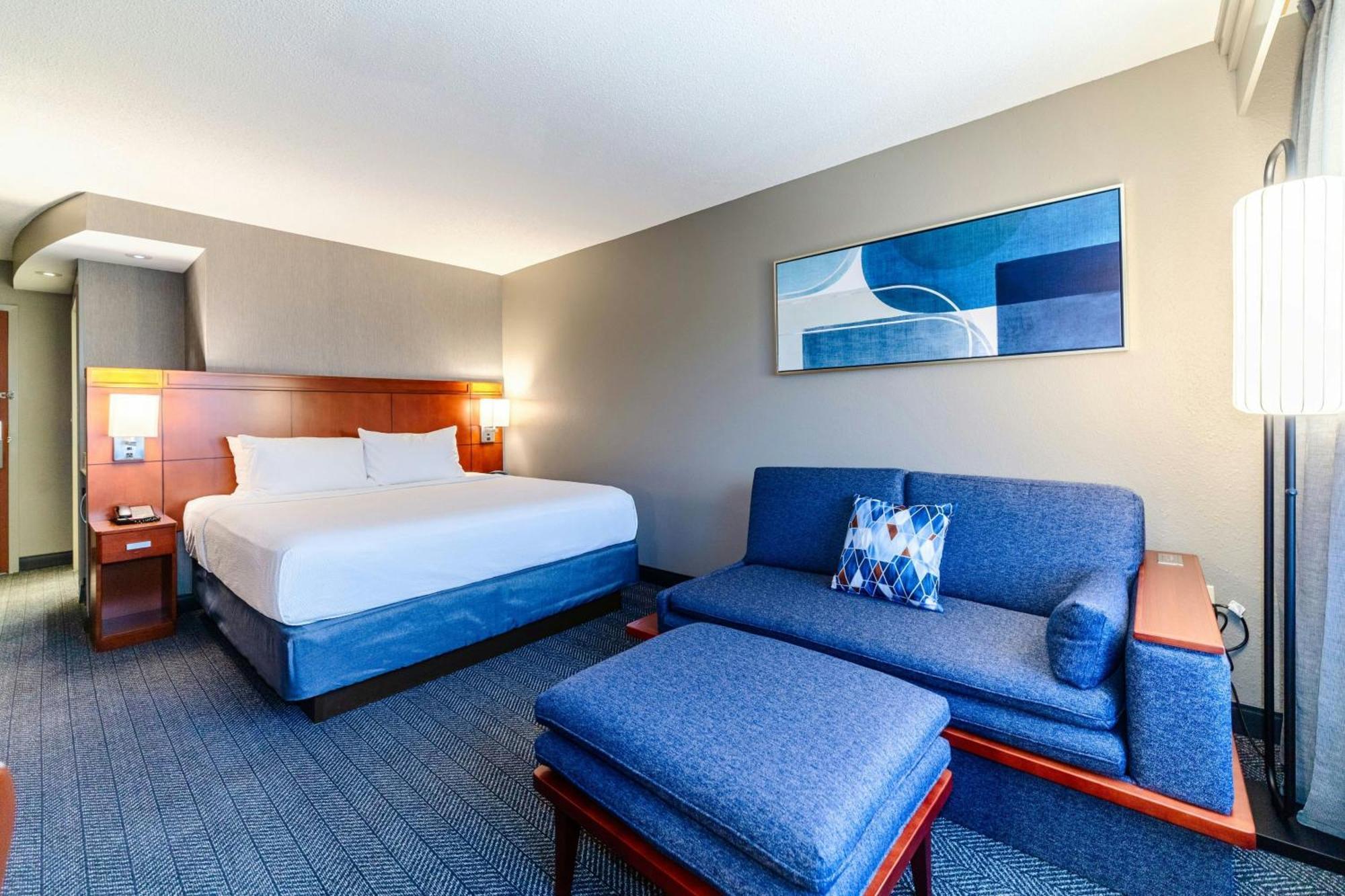 King Room Roll Shower Sofa Bed Mobility Access or Hearing Accessible,1643152952:JPEG