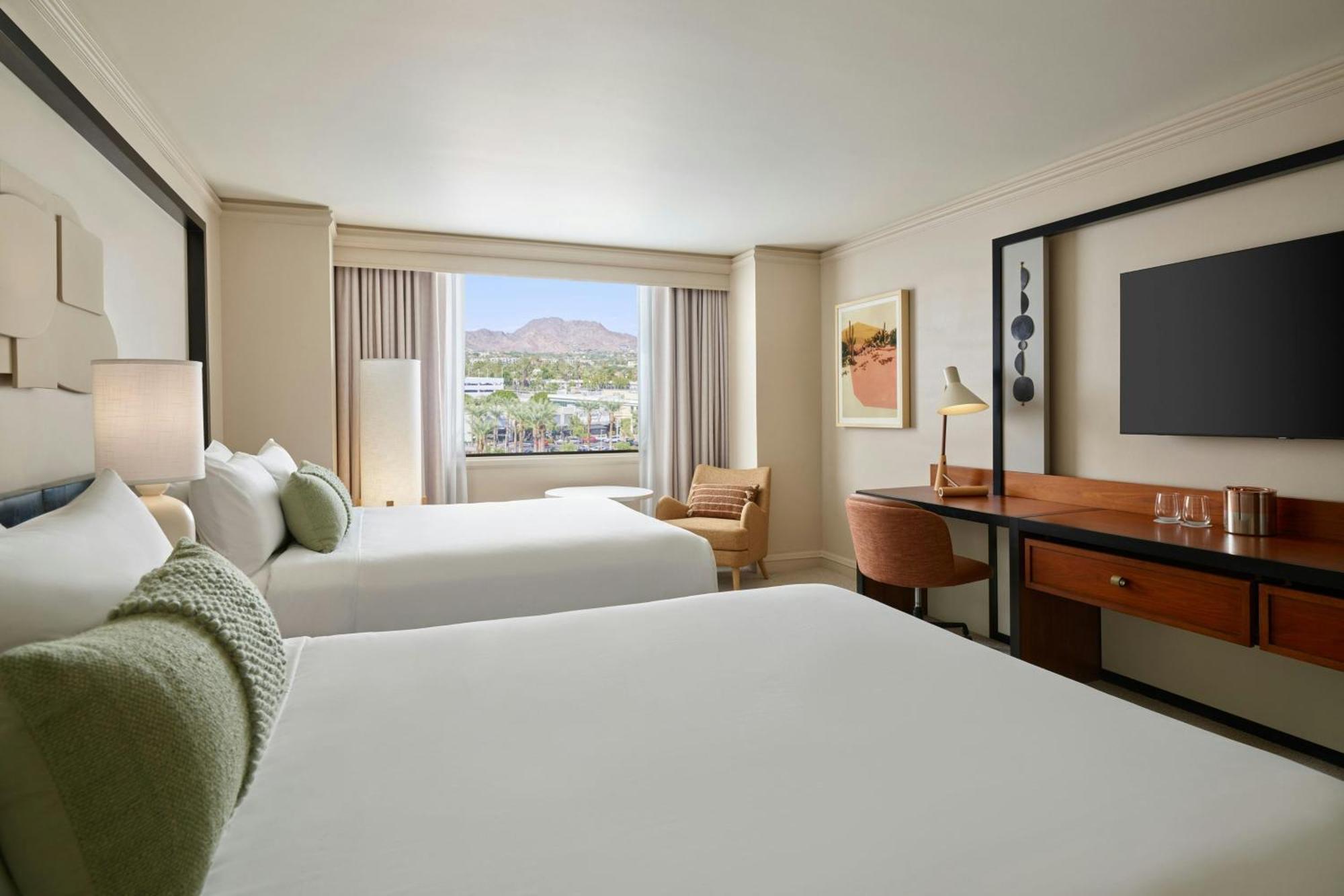 Queen Room with Mountain View,1643156673:JPEG