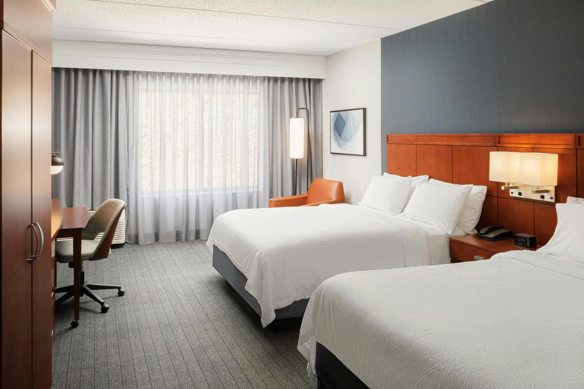 Queen Room with Two Queen Beds - Hearing Accessible
