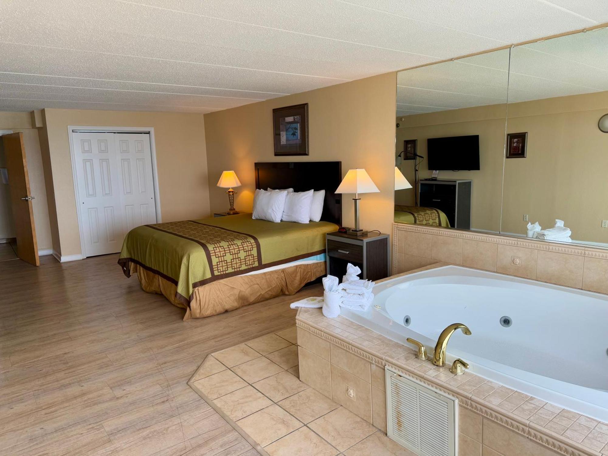 1 King Bed One-Bedroom Suite Oceanfront Non-Smoking